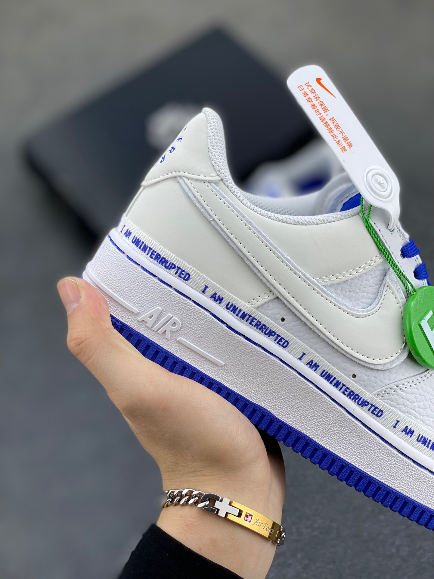 图片[6]-詹皇公司联名款Uninterrupted x Nike Air Force 1 ”MORE THAN____“ 白宝蓝签名涂鸦3M 原装正确超软头层荔枝纹皮革材质#原楦开发版型纸版#内置全掌Sole气垫#附送涂鸦签字笔 空军一号经典百搭休闲运动板鞋 货号：CQ0494-100 尺码：36 36.5 37.5 38 38.5 39 40 40.5 41 42 42.5 43 44 44.5 45-选品中心