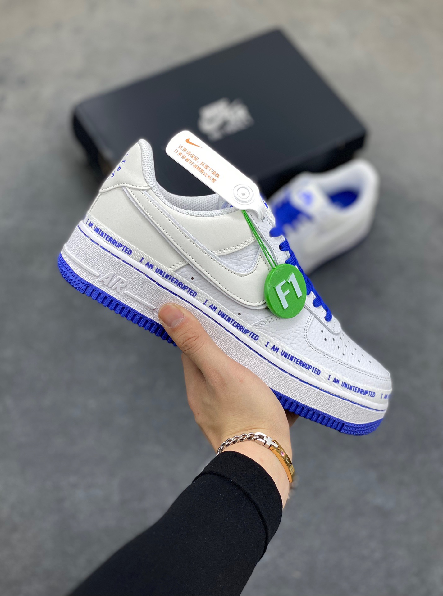詹皇公司联名款Uninterrupted x Nike Air Force 1 ”MORE THAN____“ 白宝蓝签名涂鸦3M 原装正确超软头层荔枝纹皮革材质#原楦开发版型纸版#内置全掌Sole气垫#附送涂鸦签字笔 空军一号经典百搭休闲运动板鞋 货号：CQ0494-100 尺码：36 36.5 37.5 38 38.5 39 40 40.5 41 42 42.5 43 44 44.5 45-选品中心