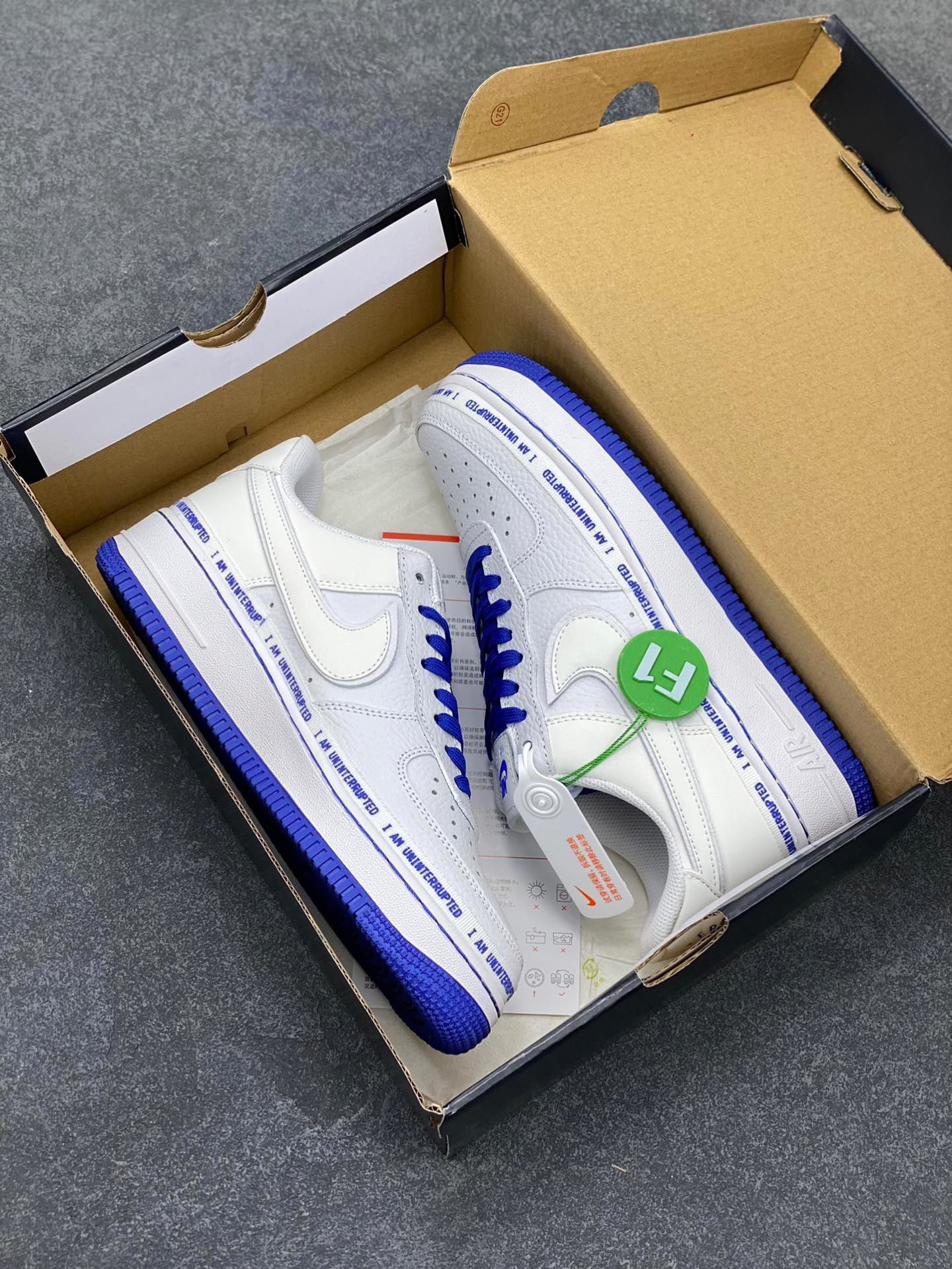 图片[9]-詹皇公司联名款Uninterrupted x Nike Air Force 1 ”MORE THAN____“ 白宝蓝签名涂鸦3M 原装正确超软头层荔枝纹皮革材质#原楦开发版型纸版#内置全掌Sole气垫#附送涂鸦签字笔 空军一号经典百搭休闲运动板鞋 货号：CQ0494-100 尺码：36 36.5 37.5 38 38.5 39 40 40.5 41 42 42.5 43 44 44.5 45-选品中心