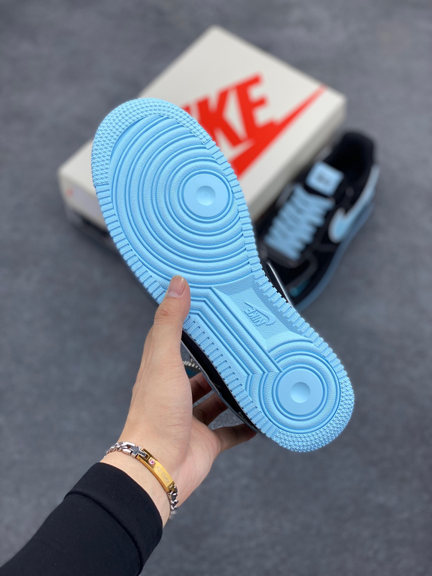 图片[5]-Nike Air Force 1 ‘07 Low “斯图西联名 古驰联名——花纹黑蒂芙尼”空军一号 低帮 运动鞋 休闲鞋 折边针车 工艺难度大 原楦头原纸板 原装鞋盒 定制五金配件 内置全掌气垫 原厂鞋底 货号：KK1988-008 尺码：36 36.5 37.5 38 38.5 39 40 40.5 41 42 42.5 43 44 44.5 45-选品中心