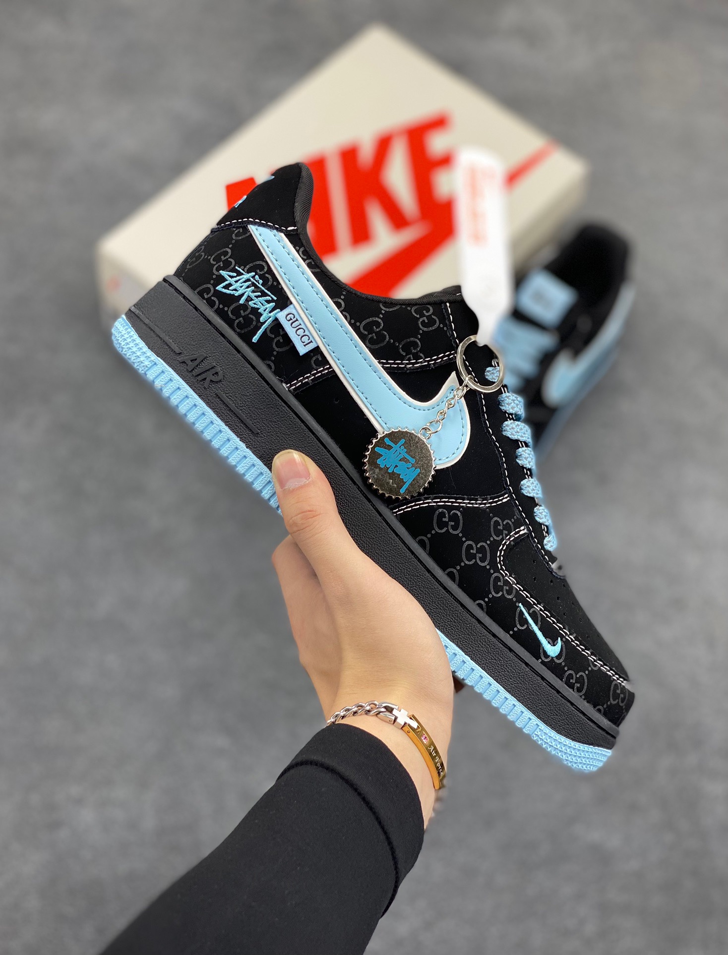 Nike Air Force 1 ‘07 Low “斯图西联名 古驰联名——花纹黑蒂芙尼”空军一号 低帮 运动鞋 休闲鞋 折边针车 工艺难度大 原楦头原纸板 原装鞋盒 定制五金配件 内置全掌气垫 原厂鞋底 货号：KK1988-008 尺码：36 36.5 37.5 38 38.5 39 40 40.5 41 42 42.5 43 44 44.5 45-选品中心