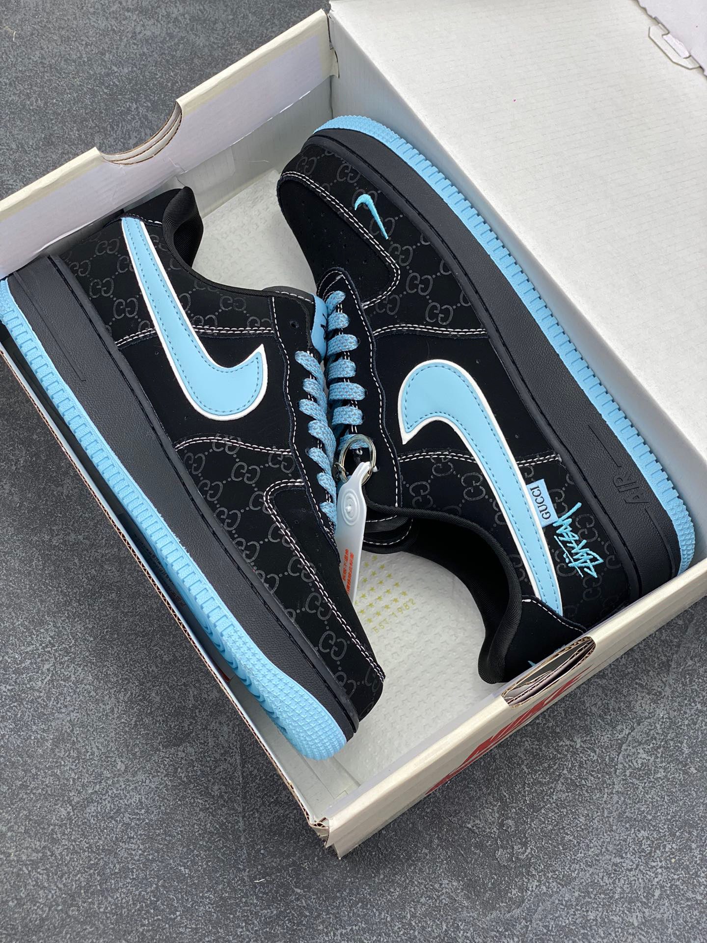 图片[9]-Nike Air Force 1 ‘07 Low “斯图西联名 古驰联名——花纹黑蒂芙尼”空军一号 低帮 运动鞋 休闲鞋 折边针车 工艺难度大 原楦头原纸板 原装鞋盒 定制五金配件 内置全掌气垫 原厂鞋底 货号：KK1988-008 尺码：36 36.5 37.5 38 38.5 39 40 40.5 41 42 42.5 43 44 44.5 45-选品中心