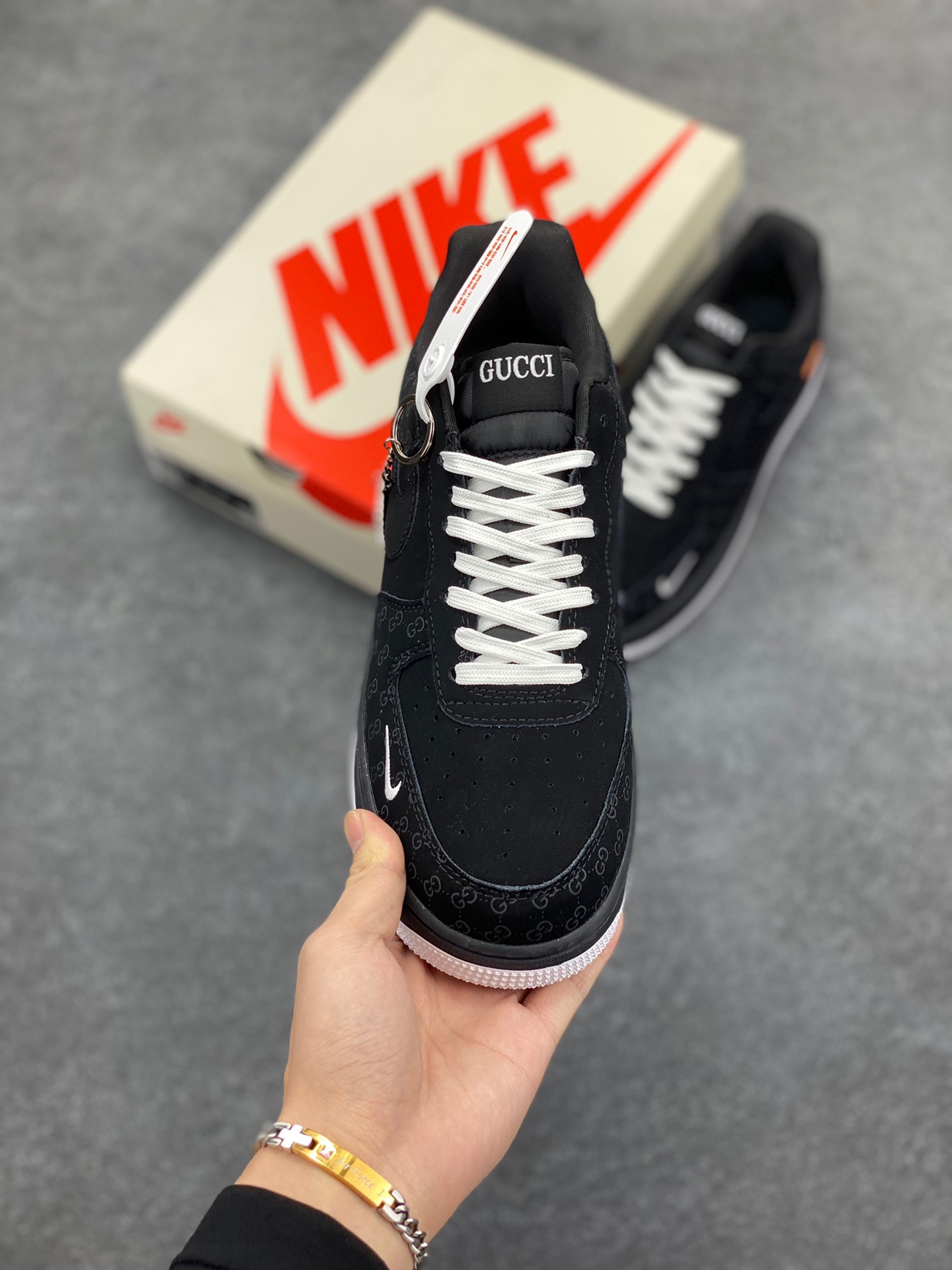 图片[2]-Nike Air Force 1 ‘07 Low “古驰联名——双拼极夜黑”空军一号 低帮 运动鞋 休闲鞋 折边针车 工艺难度大 原楦头原纸板 原装鞋盒 定制五金配件 内置全掌气垫 原厂鞋底 货号：KK1988-007 尺码：36 36.5 37.5 38 38.5 39 40 40.5 41 42 42.5 43 44 44.5 45-选品中心