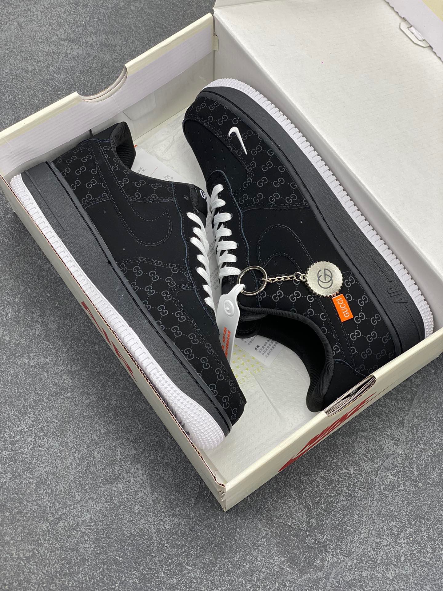 图片[9]-Nike Air Force 1 ‘07 Low “古驰联名——双拼极夜黑”空军一号 低帮 运动鞋 休闲鞋 折边针车 工艺难度大 原楦头原纸板 原装鞋盒 定制五金配件 内置全掌气垫 原厂鞋底 货号：KK1988-007 尺码：36 36.5 37.5 38 38.5 39 40 40.5 41 42 42.5 43 44 44.5 45-选品中心