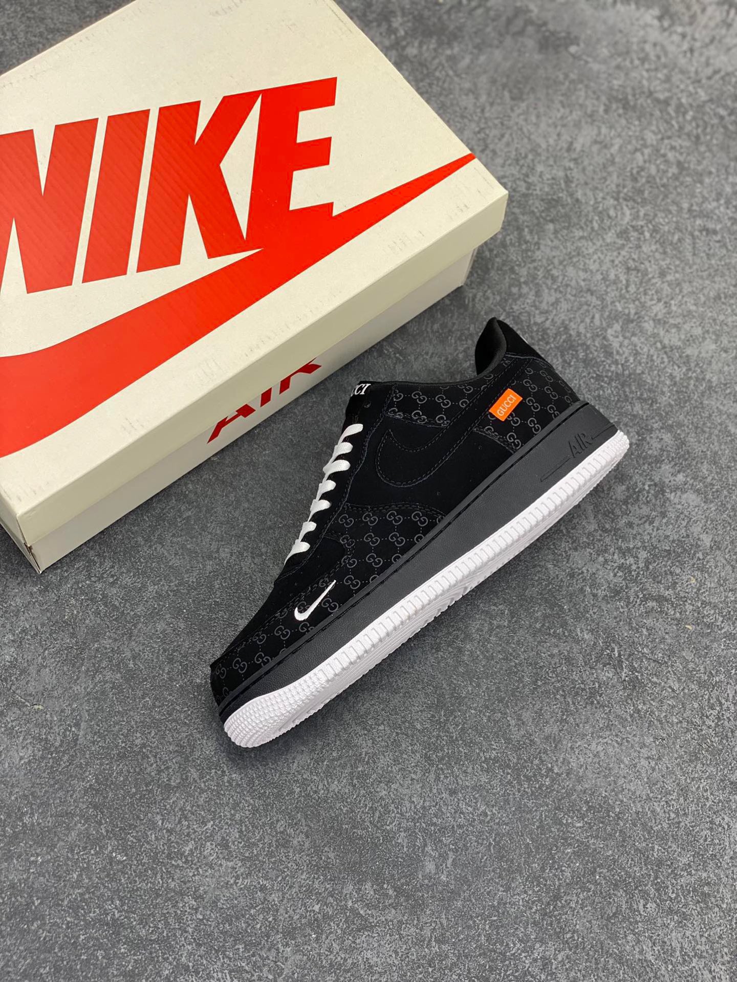 图片[7]-Nike Air Force 1 ‘07 Low “古驰联名——双拼极夜黑”空军一号 低帮 运动鞋 休闲鞋 折边针车 工艺难度大 原楦头原纸板 原装鞋盒 定制五金配件 内置全掌气垫 原厂鞋底 货号：KK1988-007 尺码：36 36.5 37.5 38 38.5 39 40 40.5 41 42 42.5 43 44 44.5 45-选品中心