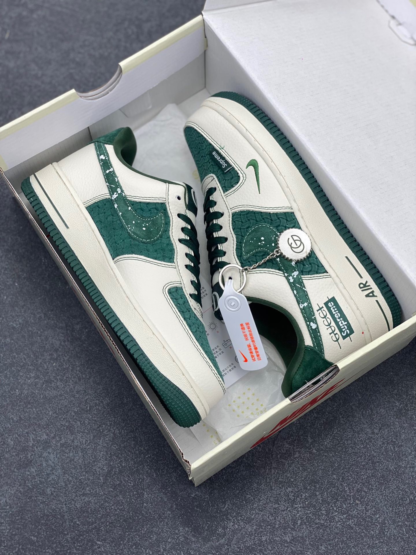 图片[9]-NIke Air Force 1 ‘07 Low “古驰Supreme联名—米白祖母绿”空军一号 低帮 运动鞋 休闲鞋 折边针车 工艺难度大 原楦头原纸板 原装鞋盒 定制五金配件 内置全掌气垫 原厂鞋底 货号：KK1988-008A 尺码：36 36.5 37.5 38 38.5 39 40 40.5 41 42 42.5 43 44 44.5 45-选品中心
