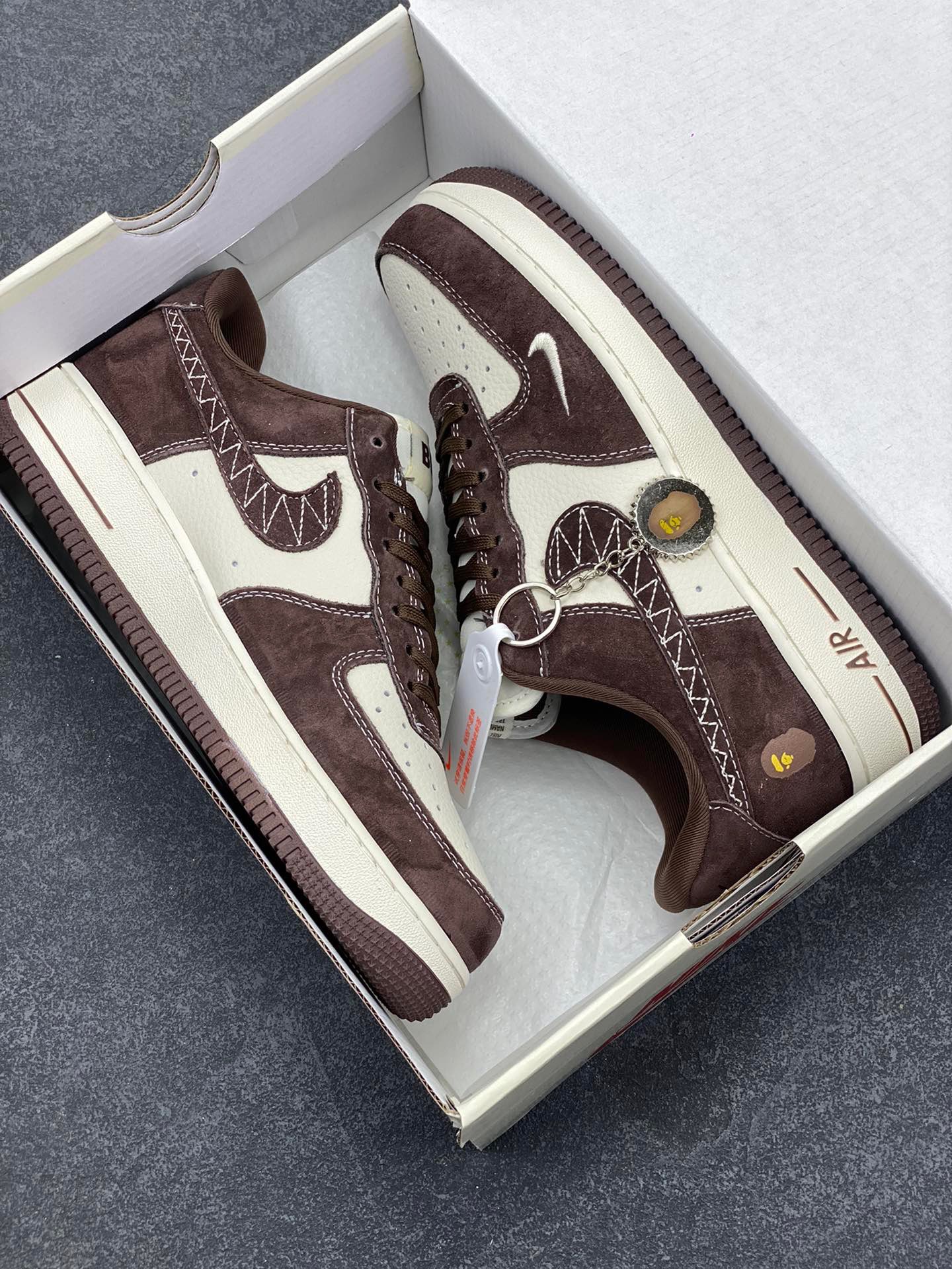 图片[9]-NIke Air Force 1 ‘07 Low “Bape联名—檀褐”空军一号 低帮 运动鞋 休闲鞋 折边针车 工艺难度大 原楦头原纸板 原装鞋盒 定制五金配件 内置全掌气垫 原厂鞋底 货号：KK1988-027 尺码：36 36.5 37.5 38 38.5 39 40 40.5 41 42 42.5 43 44 44.5 45-选品中心