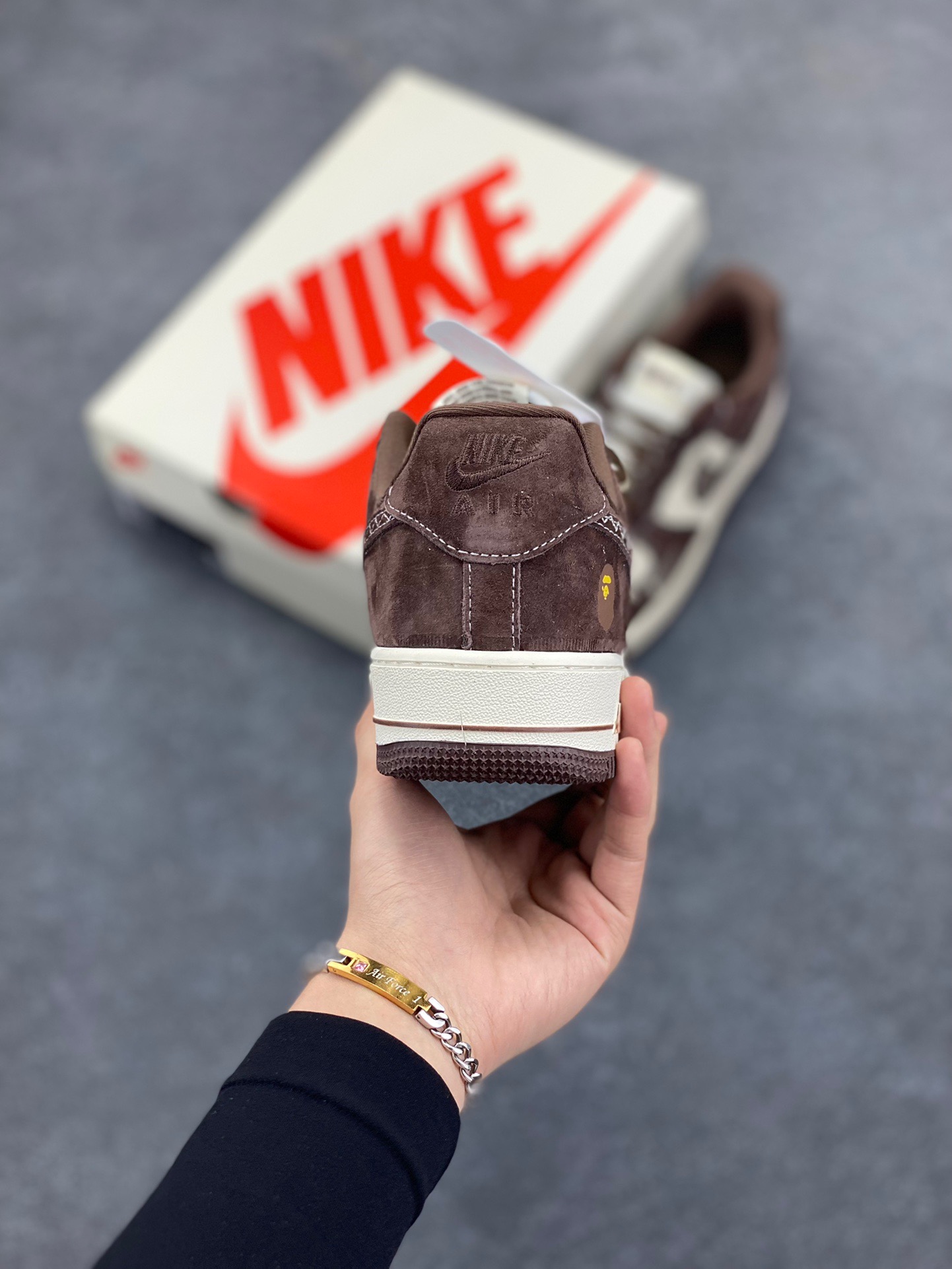 图片[4]-NIke Air Force 1 ‘07 Low “Bape联名—檀褐”空军一号 低帮 运动鞋 休闲鞋 折边针车 工艺难度大 原楦头原纸板 原装鞋盒 定制五金配件 内置全掌气垫 原厂鞋底 货号：KK1988-027 尺码：36 36.5 37.5 38 38.5 39 40 40.5 41 42 42.5 43 44 44.5 45-选品中心