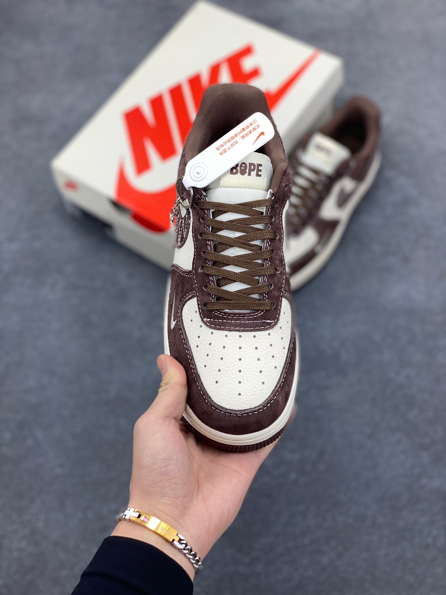 图片[2]-NIke Air Force 1 ‘07 Low “Bape联名—檀褐”空军一号 低帮 运动鞋 休闲鞋 折边针车 工艺难度大 原楦头原纸板 原装鞋盒 定制五金配件 内置全掌气垫 原厂鞋底 货号：KK1988-027 尺码：36 36.5 37.5 38 38.5 39 40 40.5 41 42 42.5 43 44 44.5 45-选品中心