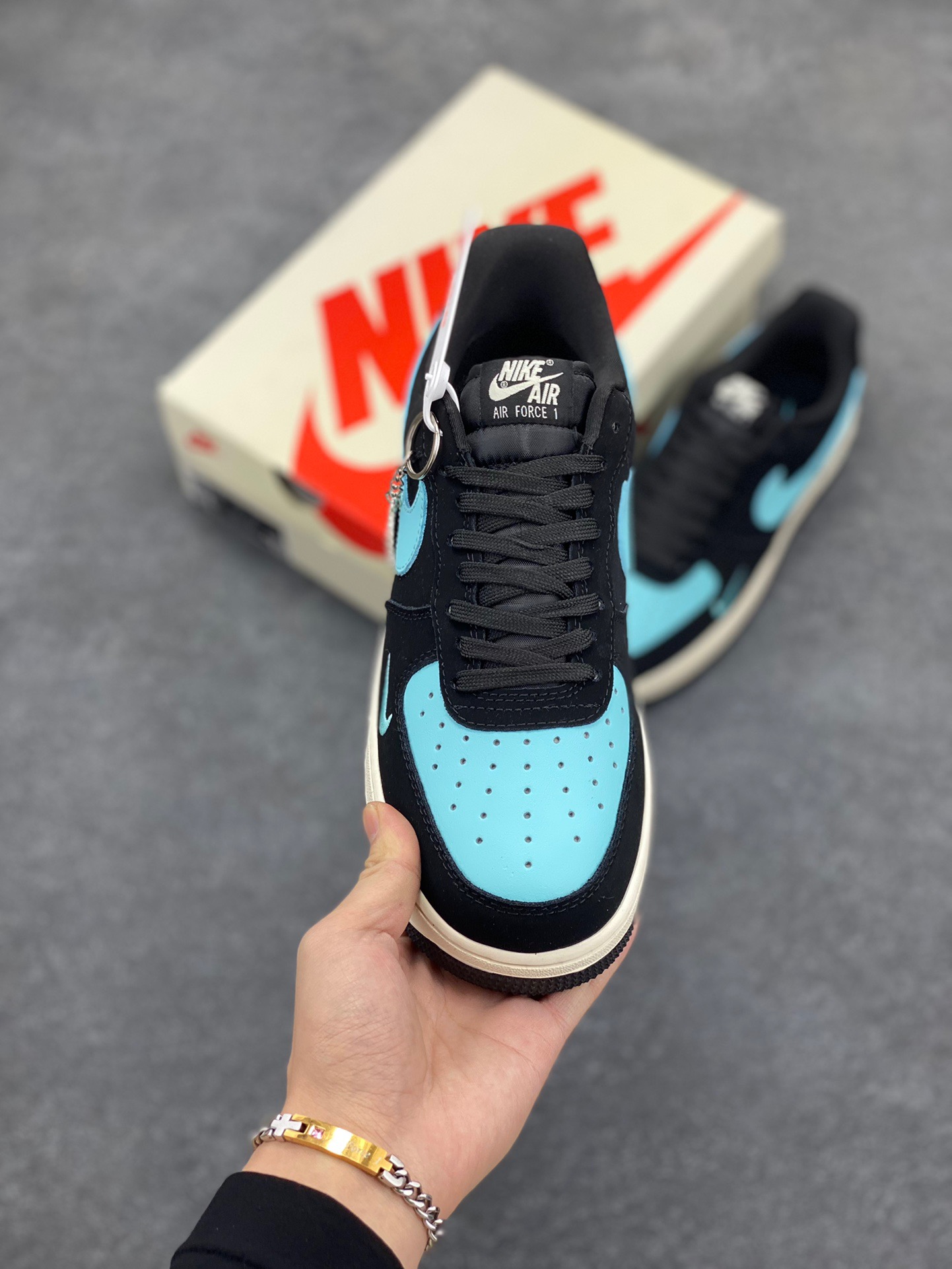 图片[2]-NIke Air Force 1 ‘07 Low “斯图西联名—黑蒂芙尼”空军一号 低帮 运动鞋 休闲鞋 折边针车 工艺难度大 原楦头原纸板 原装鞋盒 定制五金配件 内置全掌气垫 原厂鞋底 货号：KK1988-030 尺码：36 36.5 37.5 38 38.5 39 40 40.5 41 42 42.5 43 44 44.5 45-选品中心