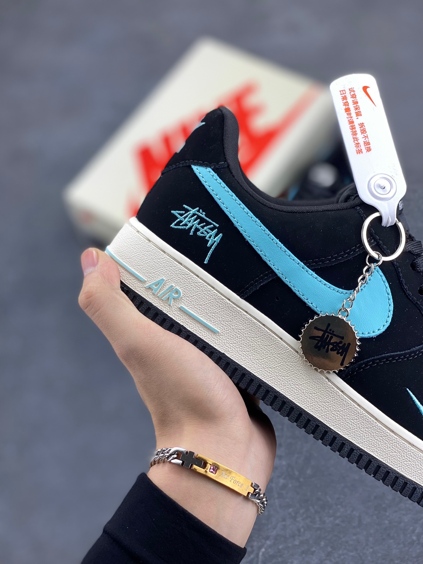 图片[6]-NIke Air Force 1 ‘07 Low “斯图西联名—黑蒂芙尼”空军一号 低帮 运动鞋 休闲鞋 折边针车 工艺难度大 原楦头原纸板 原装鞋盒 定制五金配件 内置全掌气垫 原厂鞋底 货号：KK1988-030 尺码：36 36.5 37.5 38 38.5 39 40 40.5 41 42 42.5 43 44 44.5 45-选品中心