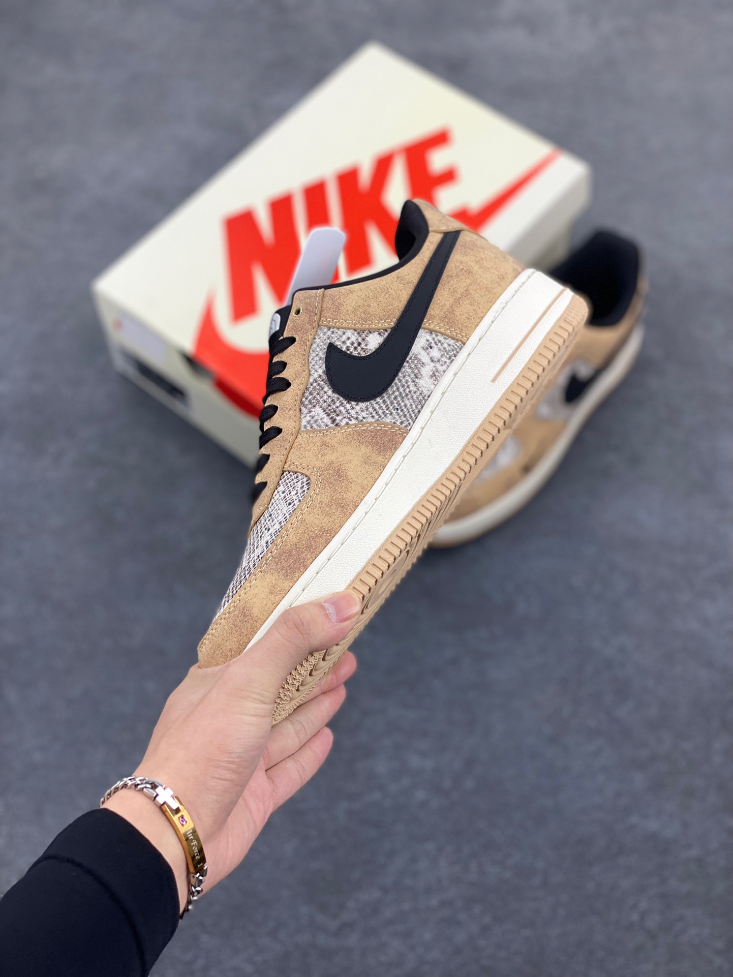 图片[3]-NIke Air Force 1 ‘07 Low “北面联名——网纹棕”空军一号 低帮 运动鞋 休闲鞋 折边针车 工艺难度大 原楦头原纸板 原装鞋盒 定制五金配件 内置全掌气垫 原厂鞋底 货号：KK1988-031 尺码：36 36.5 37.5 38 38.5 39 40 40.5 41 42 42.5 43 44 44.5 45-选品中心