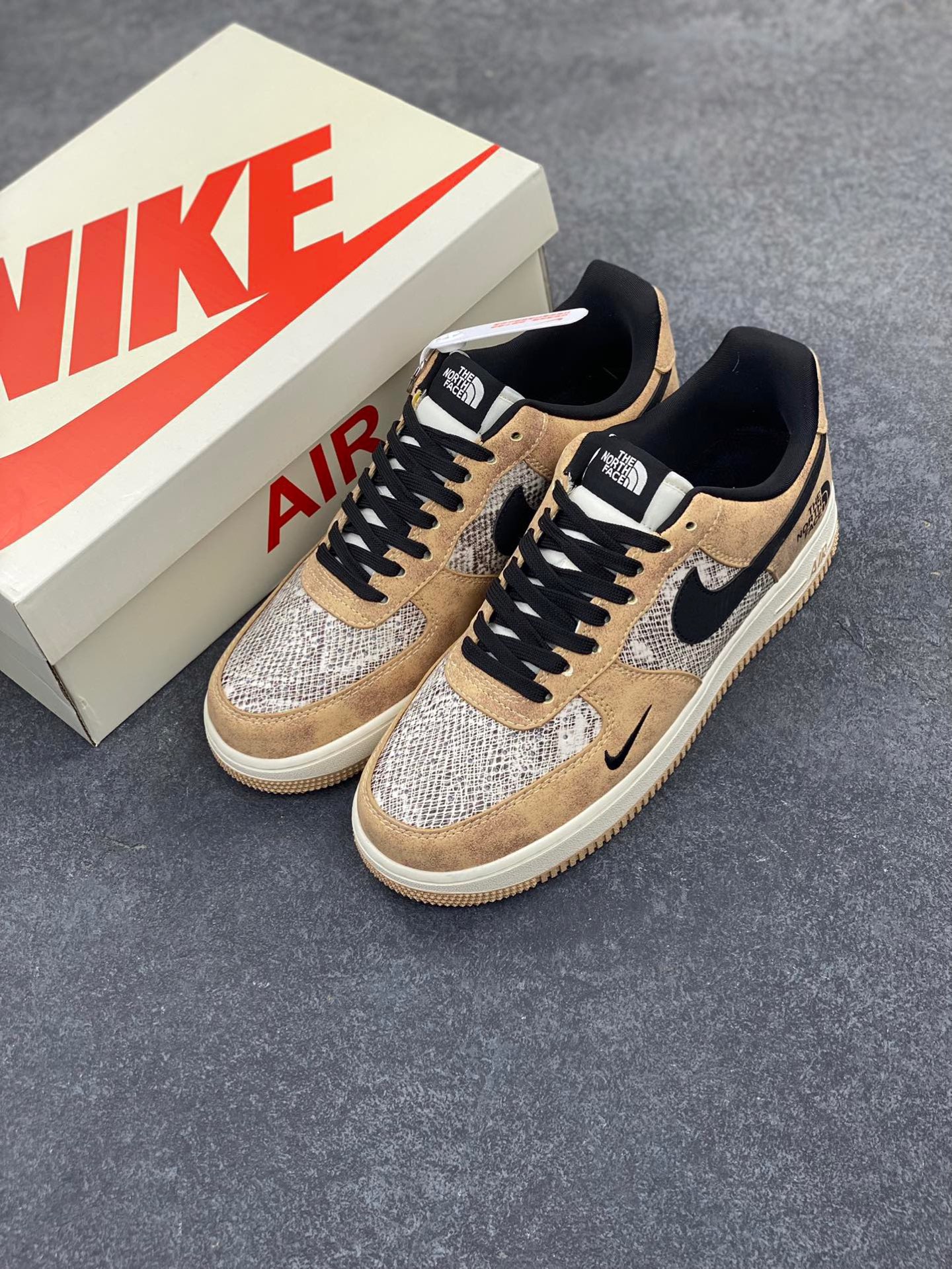 图片[8]-NIke Air Force 1 ‘07 Low “北面联名——网纹棕”空军一号 低帮 运动鞋 休闲鞋 折边针车 工艺难度大 原楦头原纸板 原装鞋盒 定制五金配件 内置全掌气垫 原厂鞋底 货号：KK1988-031 尺码：36 36.5 37.5 38 38.5 39 40 40.5 41 42 42.5 43 44 44.5 45-选品中心