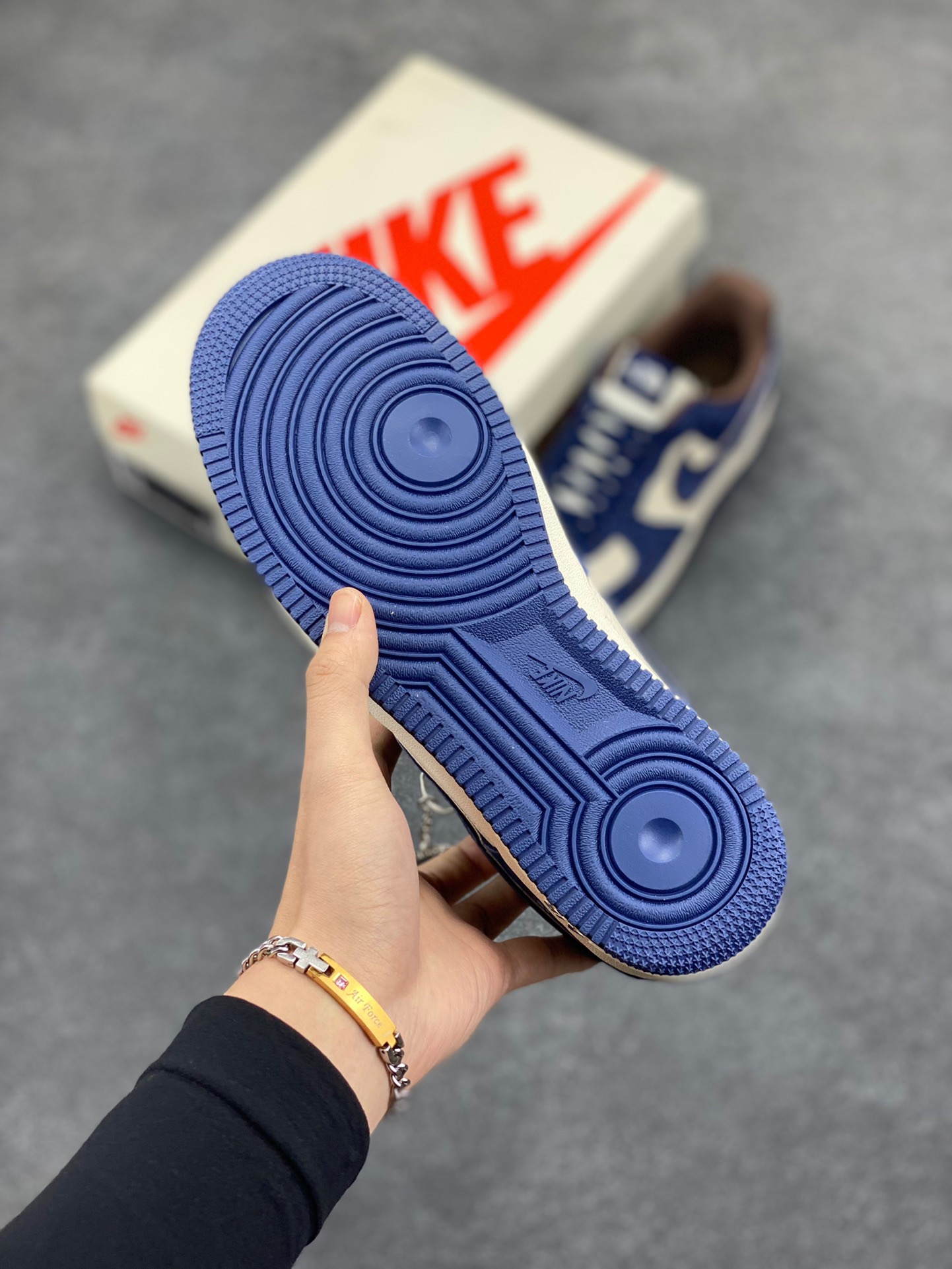 图片[5]-NIke Air Force 1 ‘07 Low “北面联名—钢蓝色”空军一号 低帮 运动鞋 休闲鞋 折边针车 工艺难度大 原楦头原纸板 原装鞋盒 定制五金配件 内置全掌气垫 原厂鞋底 货号：KK1988-032 尺码：36 36.5 37.5 38 38.5 39 40 40.5 41 42 42.5 43 44 44.5 45-选品中心