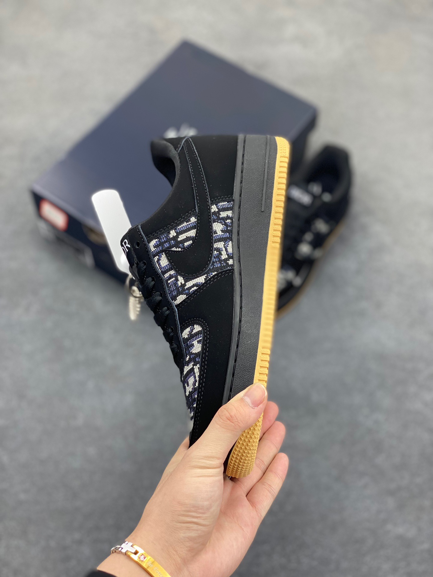 图片[3]-Nike Air Force 1 Low 空军一号低帮百搭休闲运动板鞋。柔软、弹性十足的缓震性能和出色的中底设计，横跨复古与现代的外型结合，造就出风靡全球三十多年的Force 1，直到今天还深受青睐。 货号：KK1988-058 尺码：36 36.5 37.5 38 38.5 39 40 40.5 41 42 42.5 43 44 44.5 45-选品中心