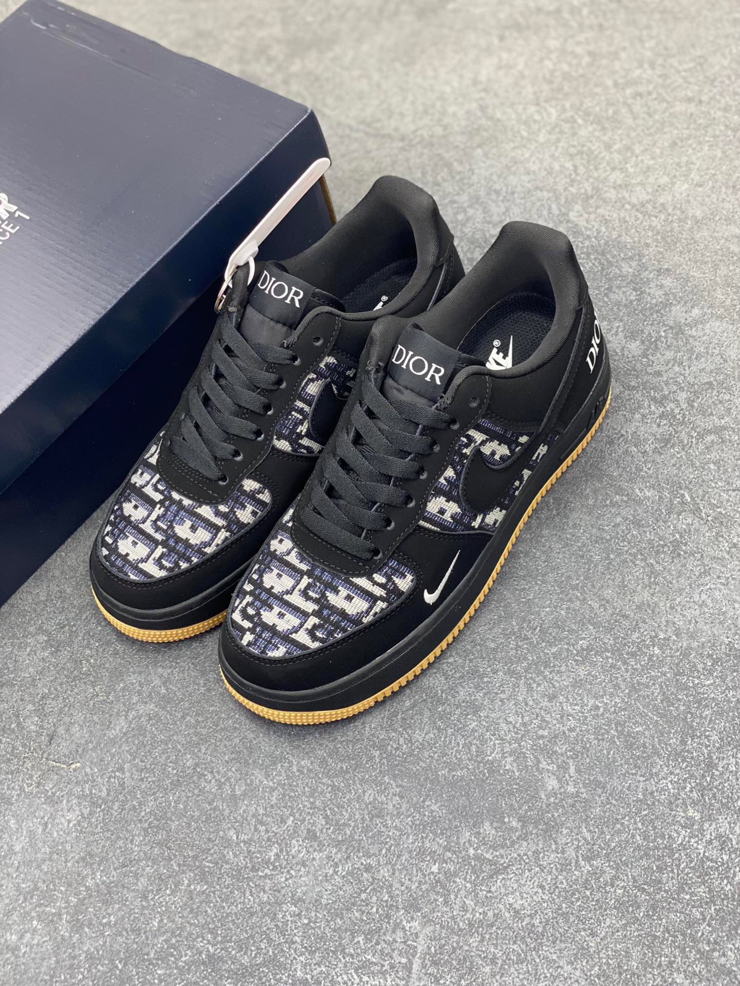 图片[8]-Nike Air Force 1 Low 空军一号低帮百搭休闲运动板鞋。柔软、弹性十足的缓震性能和出色的中底设计，横跨复古与现代的外型结合，造就出风靡全球三十多年的Force 1，直到今天还深受青睐。 货号：KK1988-058 尺码：36 36.5 37.5 38 38.5 39 40 40.5 41 42 42.5 43 44 44.5 45-选品中心