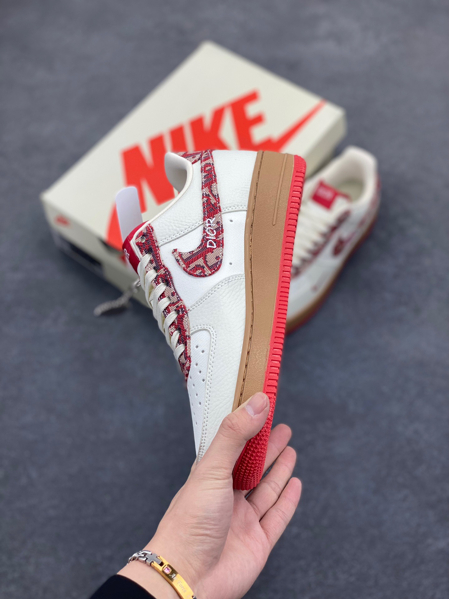 图片[3]-Nike Air Force 1 Low 空军一号低帮百搭休闲运动板鞋。柔软、弹性十足的缓震性能和出色的中底设计，横跨复古与现代的外型结合，造就出风靡全球三十多年的Force 1，直到今天还深受青睐。 货号：KK1988-049 尺码：36 37.5 38 39 40 40.5 41 42 42.5 43 44 45-选品中心