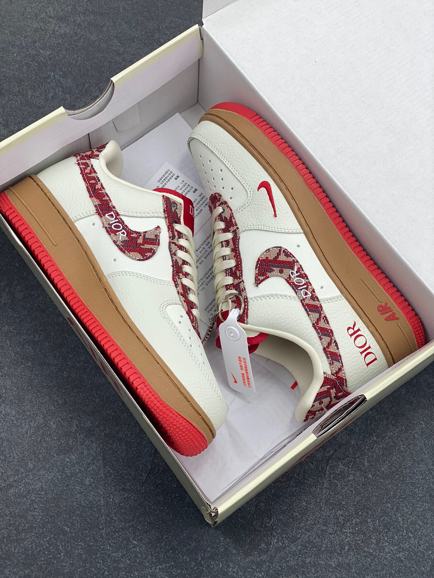 图片[9]-Nike Air Force 1 Low 空军一号低帮百搭休闲运动板鞋。柔软、弹性十足的缓震性能和出色的中底设计，横跨复古与现代的外型结合，造就出风靡全球三十多年的Force 1，直到今天还深受青睐。 货号：KK1988-049 尺码：36 37.5 38 39 40 40.5 41 42 42.5 43 44 45-选品中心