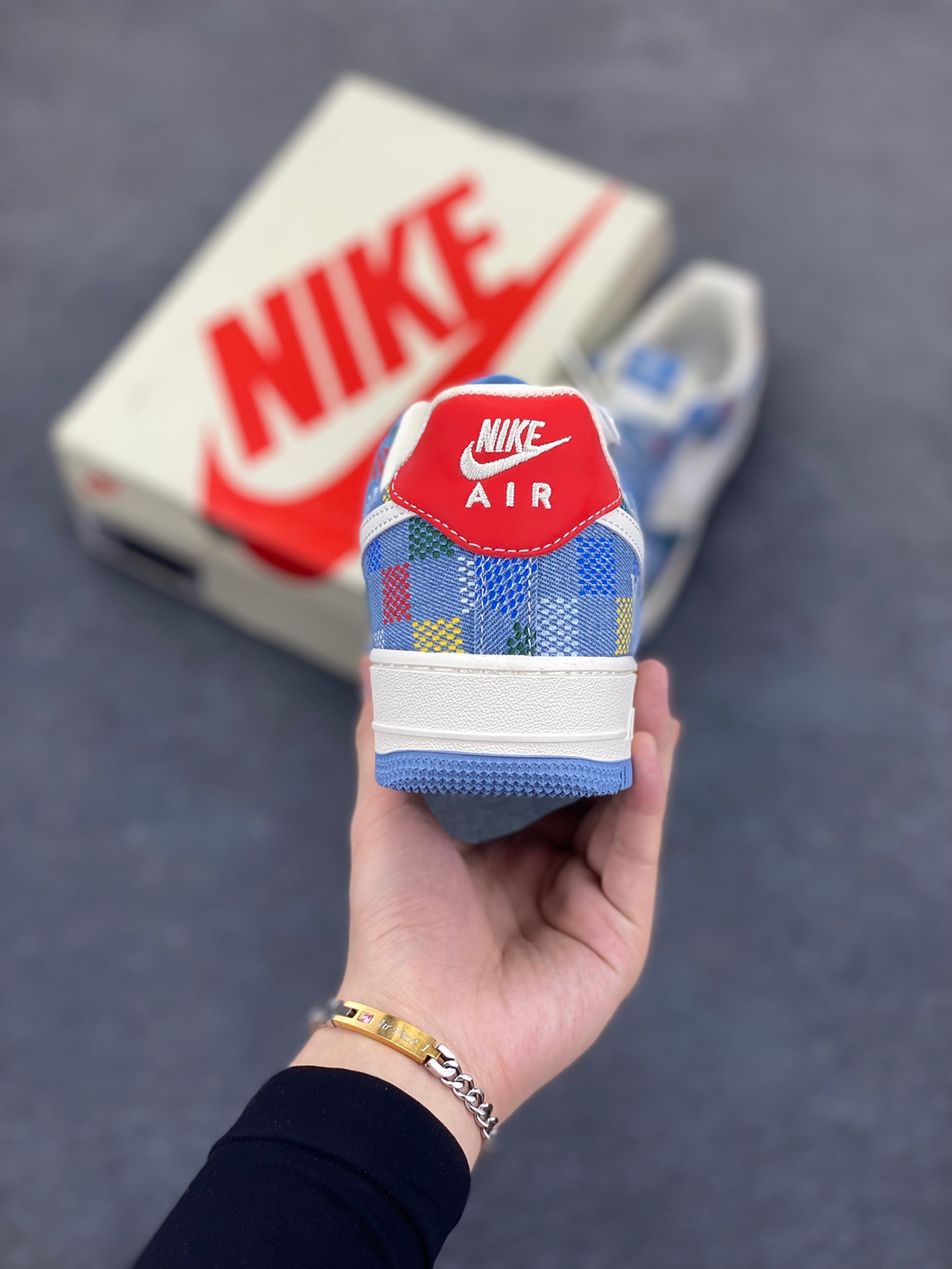 图片[4]-NIke Air Force 1 ‘07 Low “LV联名——彩色牛仔”空军一号 低帮 运动鞋 休闲鞋 折边针车 工艺难度大 原楦头原纸板 原装鞋盒 定制五金配件 内置全掌气垫 原厂鞋底 货号：XL1979-101 尺码：36 36.5 37.5 38 38.5 39 40 40.5 41 42 42.5 43 44 44.5 45-选品中心