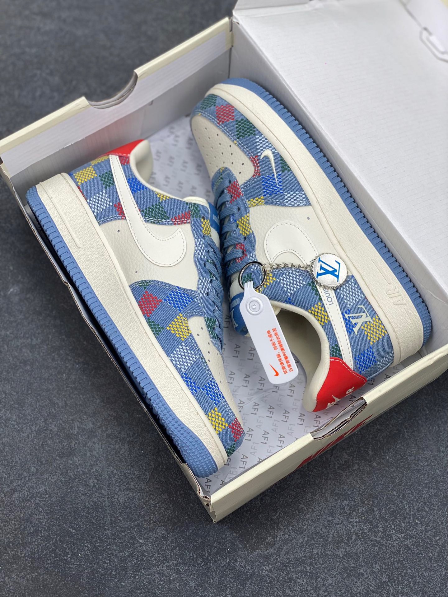 图片[9]-NIke Air Force 1 ‘07 Low “LV联名——彩色牛仔”空军一号 低帮 运动鞋 休闲鞋 折边针车 工艺难度大 原楦头原纸板 原装鞋盒 定制五金配件 内置全掌气垫 原厂鞋底 货号：XL1979-101 尺码：36 36.5 37.5 38 38.5 39 40 40.5 41 42 42.5 43 44 44.5 45-选品中心