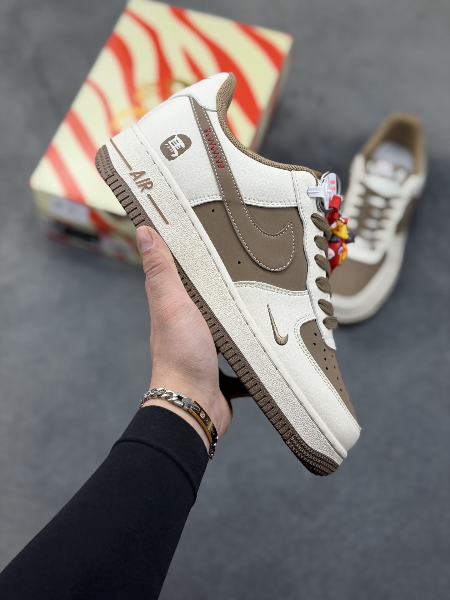 _den9s4kEbL97K8NrsKfg_fhjz0VYhymRabmGOUw