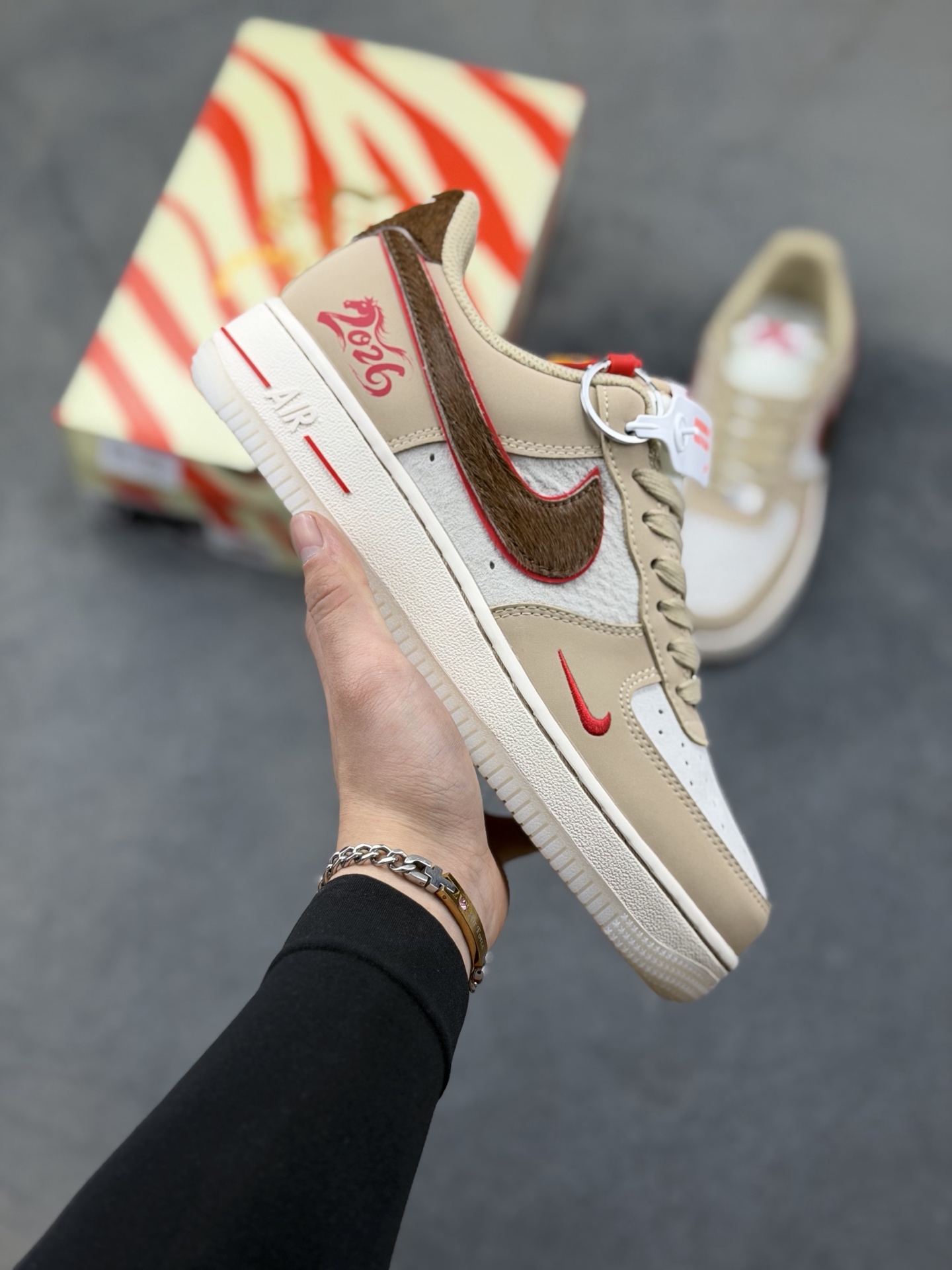 _diu9sfHTLh-M7lobOe0YGuGQzbg6gzFOsXKX_Aw