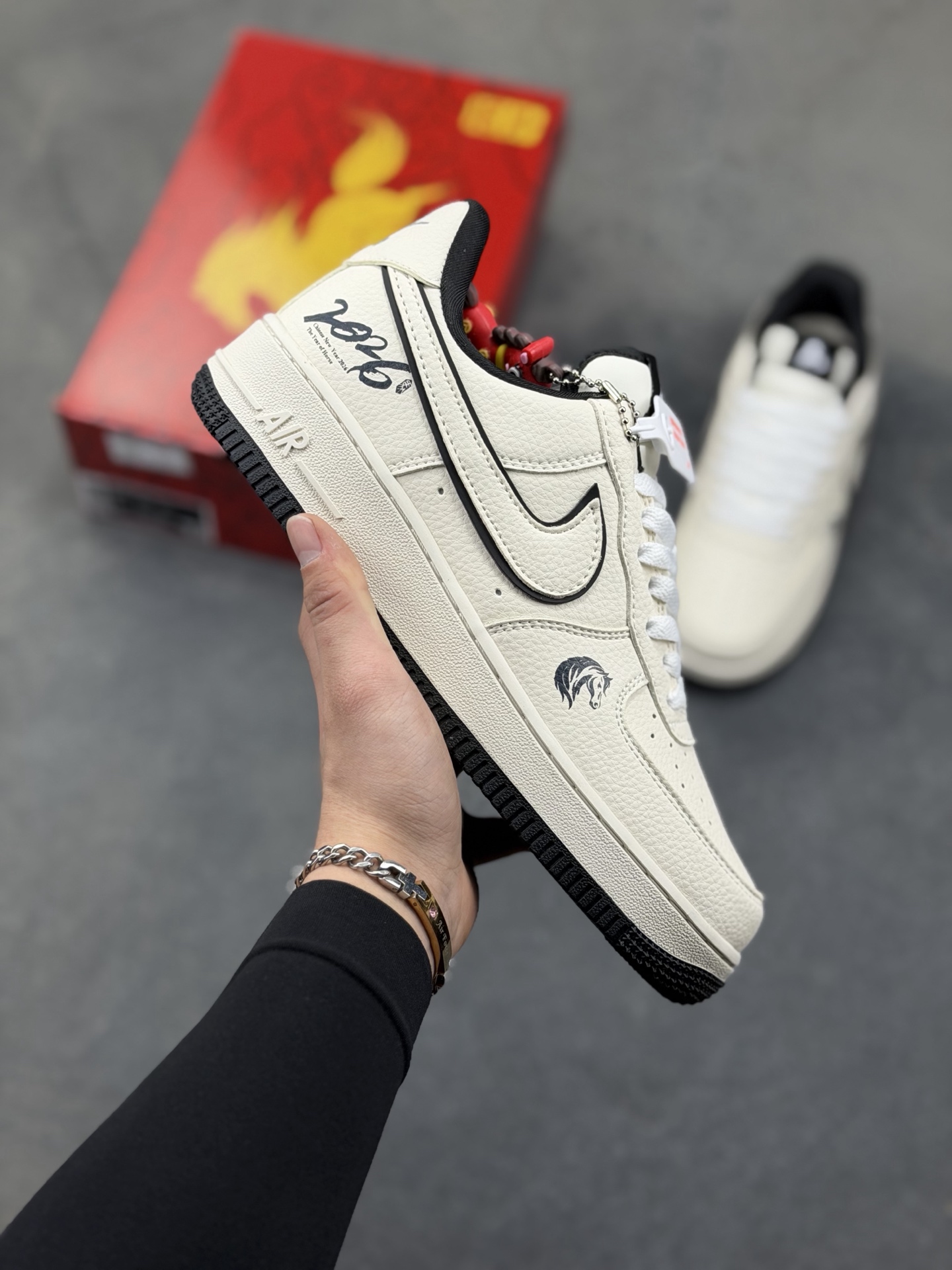 _dhc9sHYBgC-7lKgzgUn7ZUHyCsZh5hsf0EzK6CQ