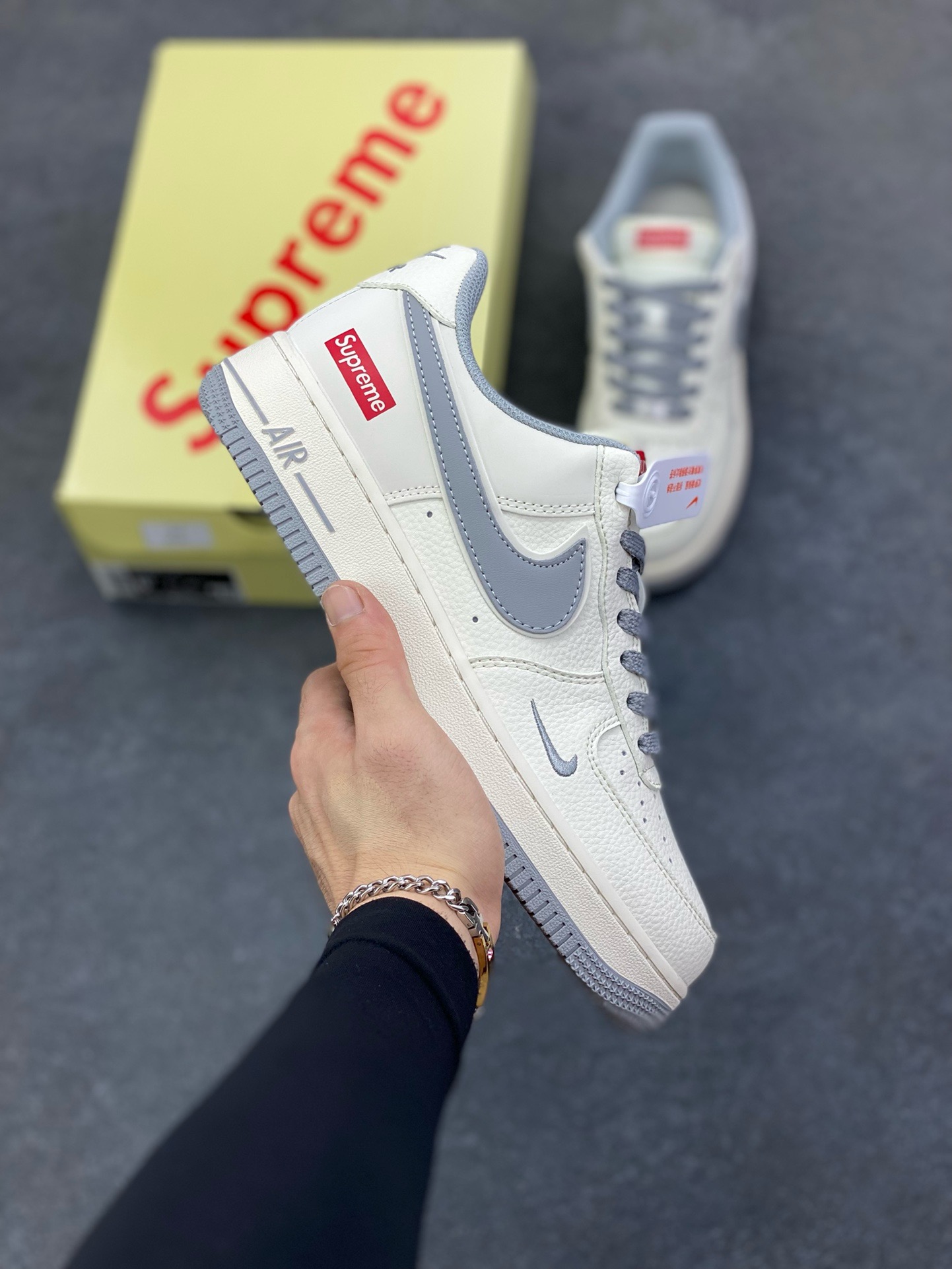 NIke Air Force 1 07 Low Supreme