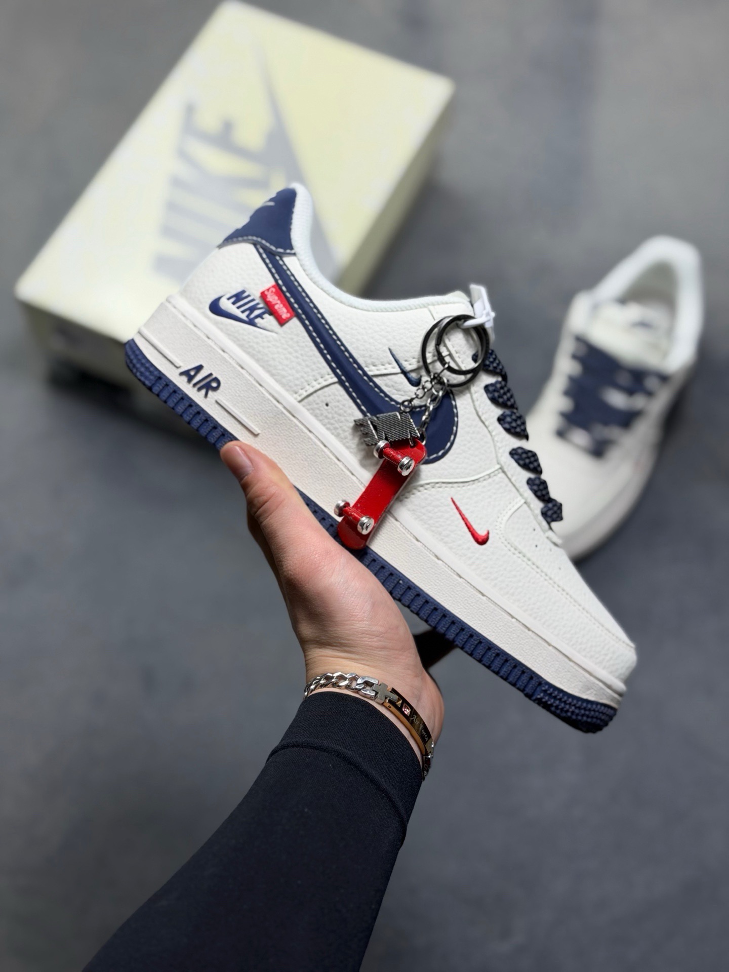 Nike Air Force 1 Low Supreme