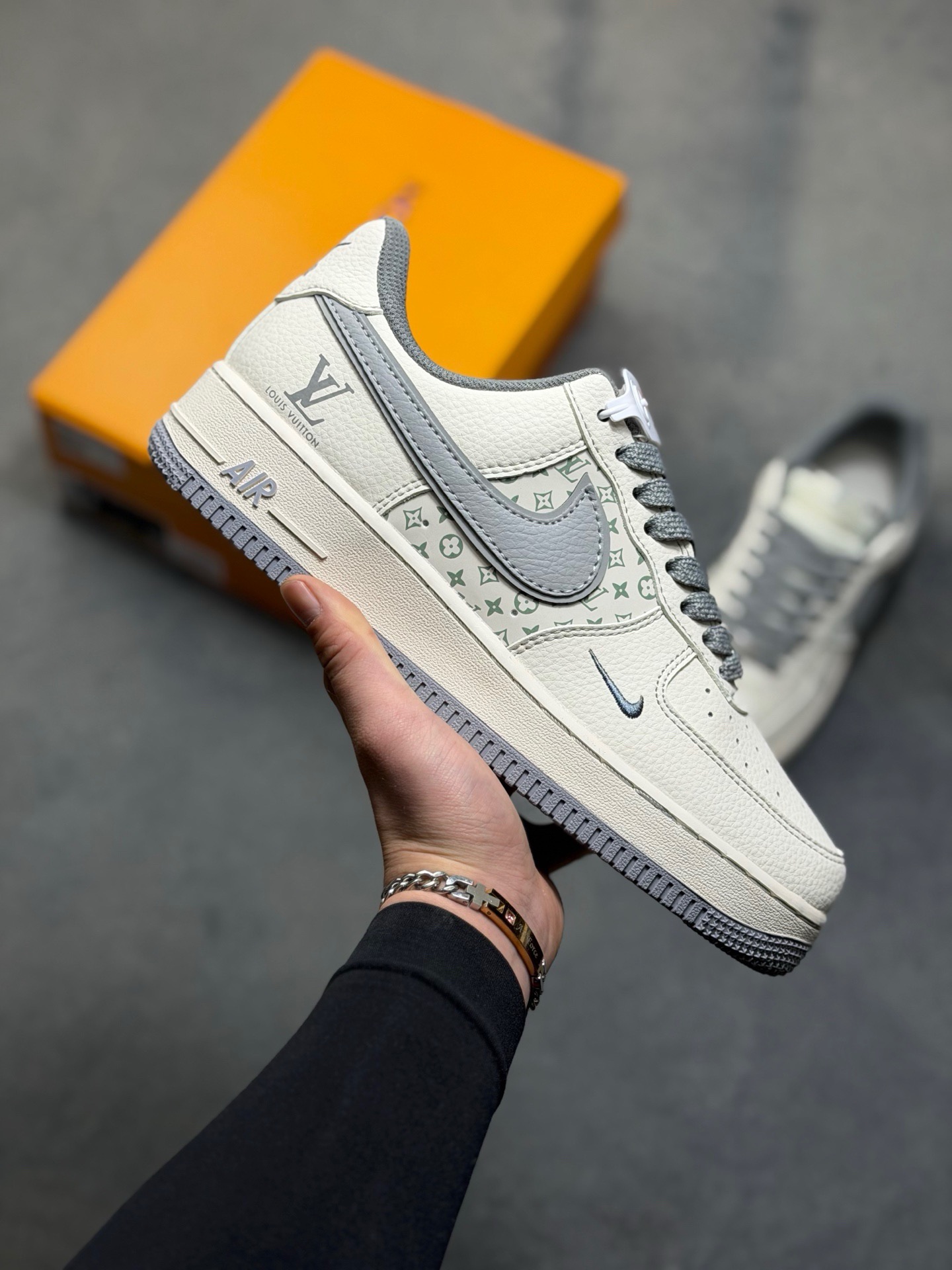 Nike Air Force 1 Low LV