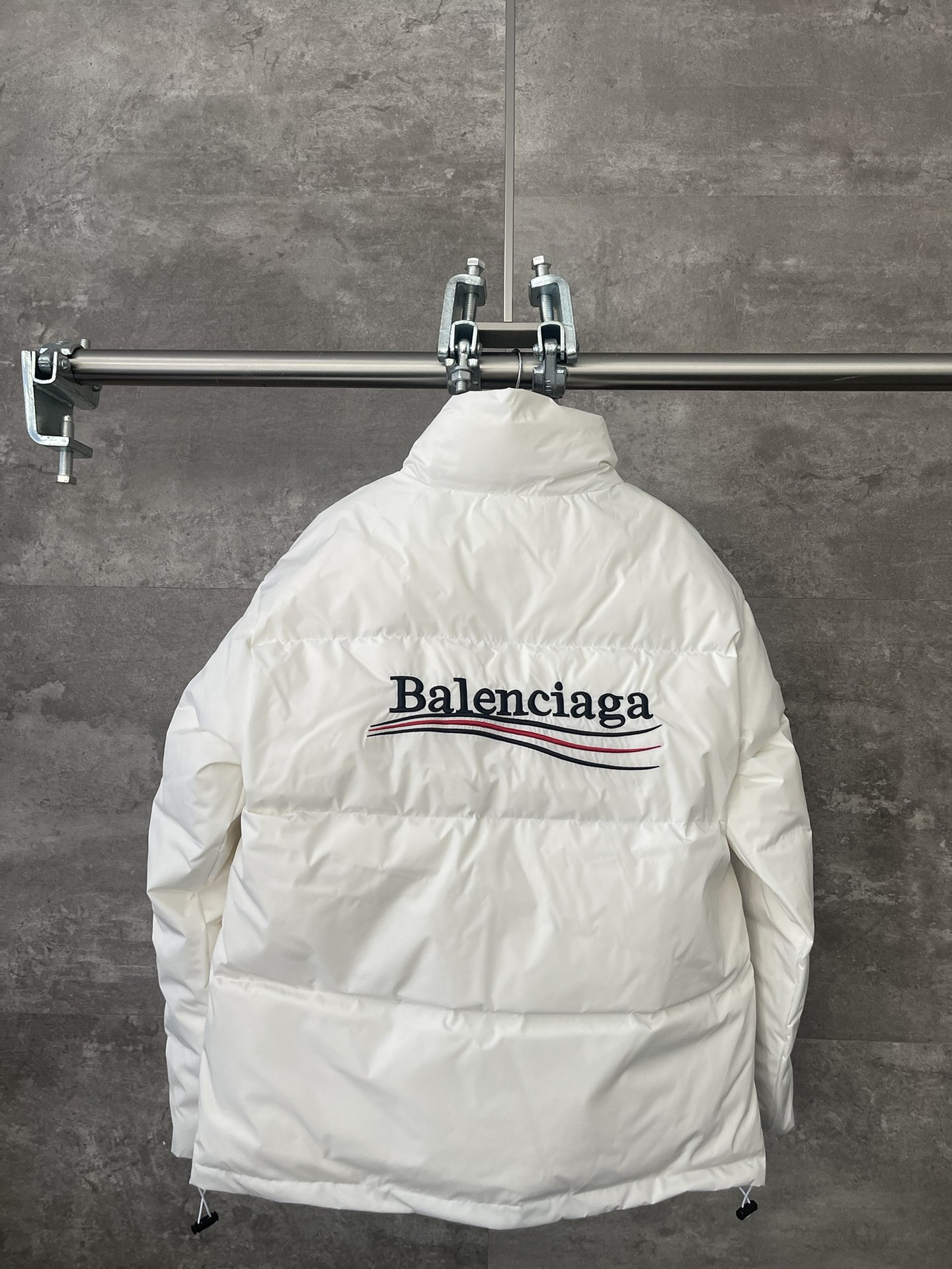 PBalenciaga巴黎世家可乐前后波浪字母刺绣羽绒服白色男女同款尺码表XS.S.M.L面料优选50D