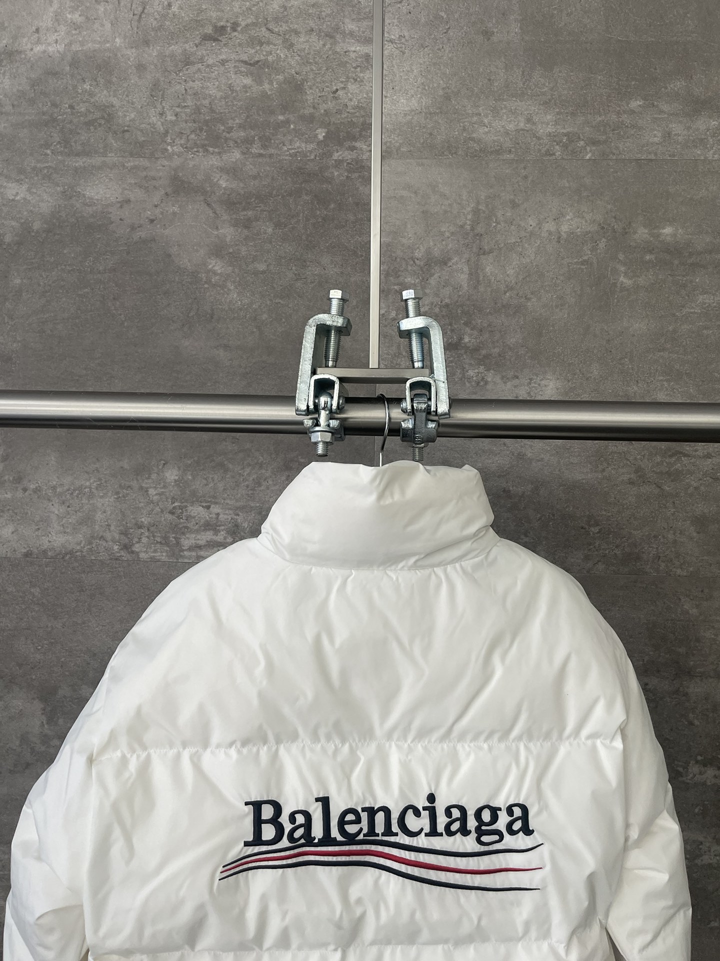 PBalenciaga巴黎世家可乐前后波浪字母刺绣羽绒服白色男女同款尺码表XS.S.M.L面料优选50D