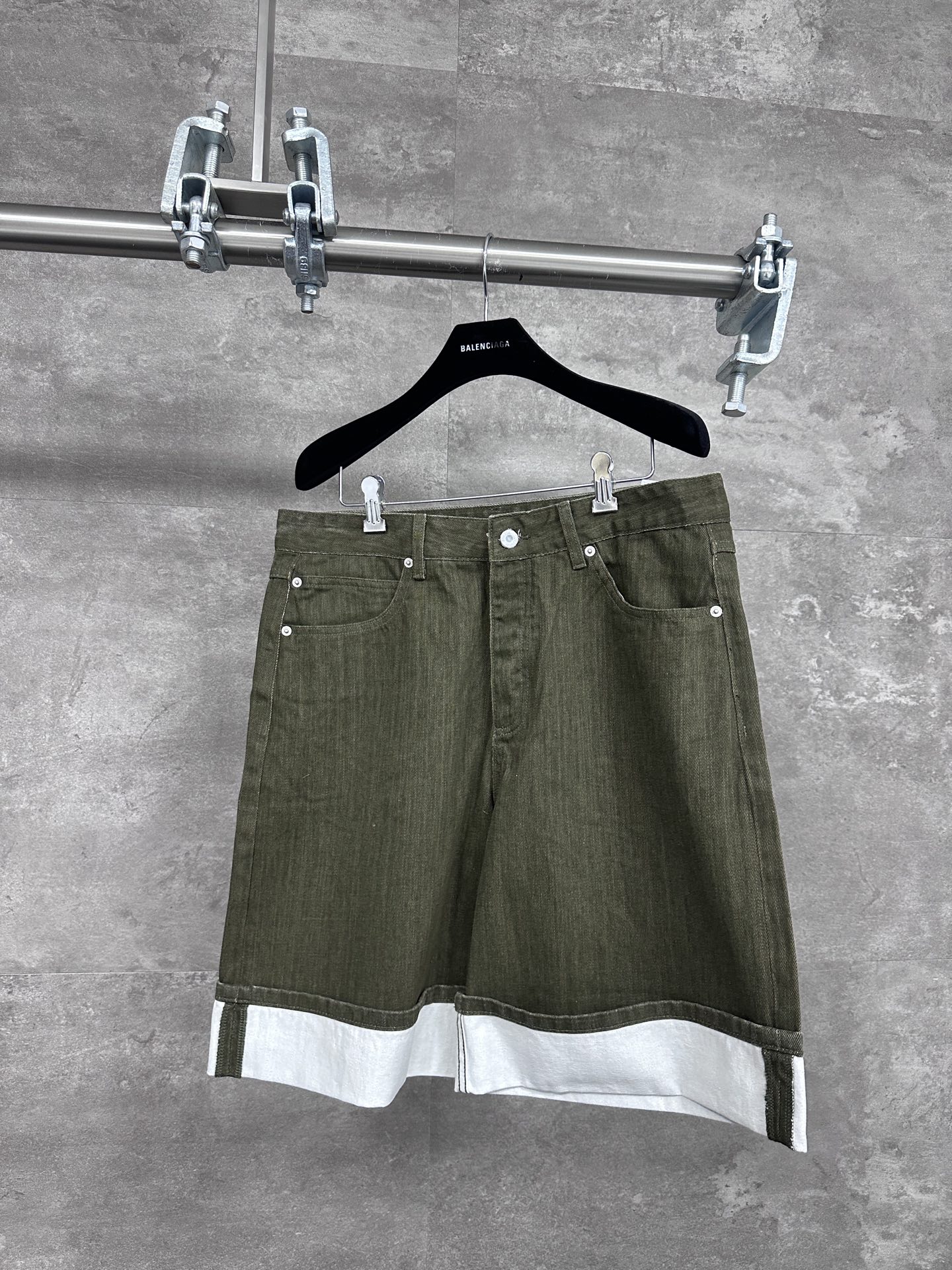 BV 25SS pantalones cortos color verde oliva con tarjeta de papel doblada (la tarjeta trasera personalizada solo se pued…
