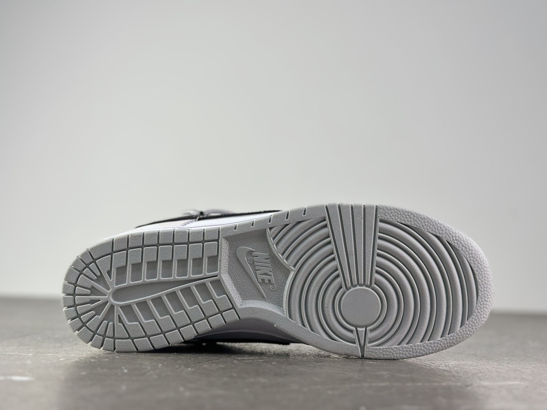 💰300
公司级✅Nk Dunk Low 复古涂鸦 SB绑带低帮休闲板鞋 DV0831-101
#设计灵感来源于复古涂鸦元素，鞋面整体色彩以浅咖色为主，米色和深棕色搭配，清新协调。鞋子打孔解构设计，增加层次感，鞋子也更加百搭。
尺码：36 36.5 37.5 38 38.5 39 40 40.5 41 42 42.5 43 44 44.5 45 46
编码XZ129970