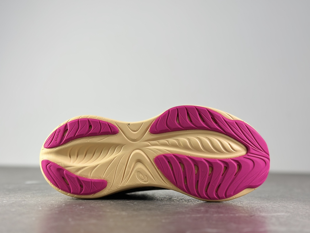 💰200
公司级✅亚瑟士 ASICS GEL-QUANTUM KINETIC 从 GEL-NIMBUS、GEL-KINETIC 等跑鞋汲取灵感，鞋身采用合成皮革、网布材质组成，呈现兼具时尚、舒适感的外型；&ldquo;Birch&rdquo;以&ldquo;Light Brown&rdquo;、&ldquo;Military Green&rdquo;以及&ldquo;Dark Olive&rdquo;3 色搭配而成，创造适合秋季的自然色彩；鞋身饰有 ASICS 虎纹，鞋舌处的品牌 Logo 与鞋后跟的&ldquo;GEL&rdquo;字样相呼应，让整双鞋更加完整 1203A270 251
码数：36 37 37.5 38 39 39.5 40.5
编码：XD127350