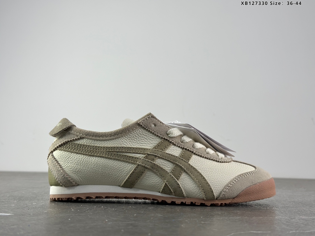 🈴️💰190
✅Asics/亚瑟士 男女鞋真标半码制 日产经典老牌-鬼塚虎/Onitsuka Tiger Mexico 66&reg;经典墨西哥系列复古经典百搭板鞋休闲运动鞋慢跑鞋
采用柔软牛皮鞋面，超国标含胶率耐磨耐弯折RB大底。产品从款式颜色造型上体现出追求舒适和细节的完美。鞋类更是推崇手工制作的严谨，融舒适性与可穿性的设计风格。
注重细节的完美和别致魅力，既保持稳重，又不失轻松的时尚感
尺码：36-44含半码
货号：087LY0308
编码XB127330