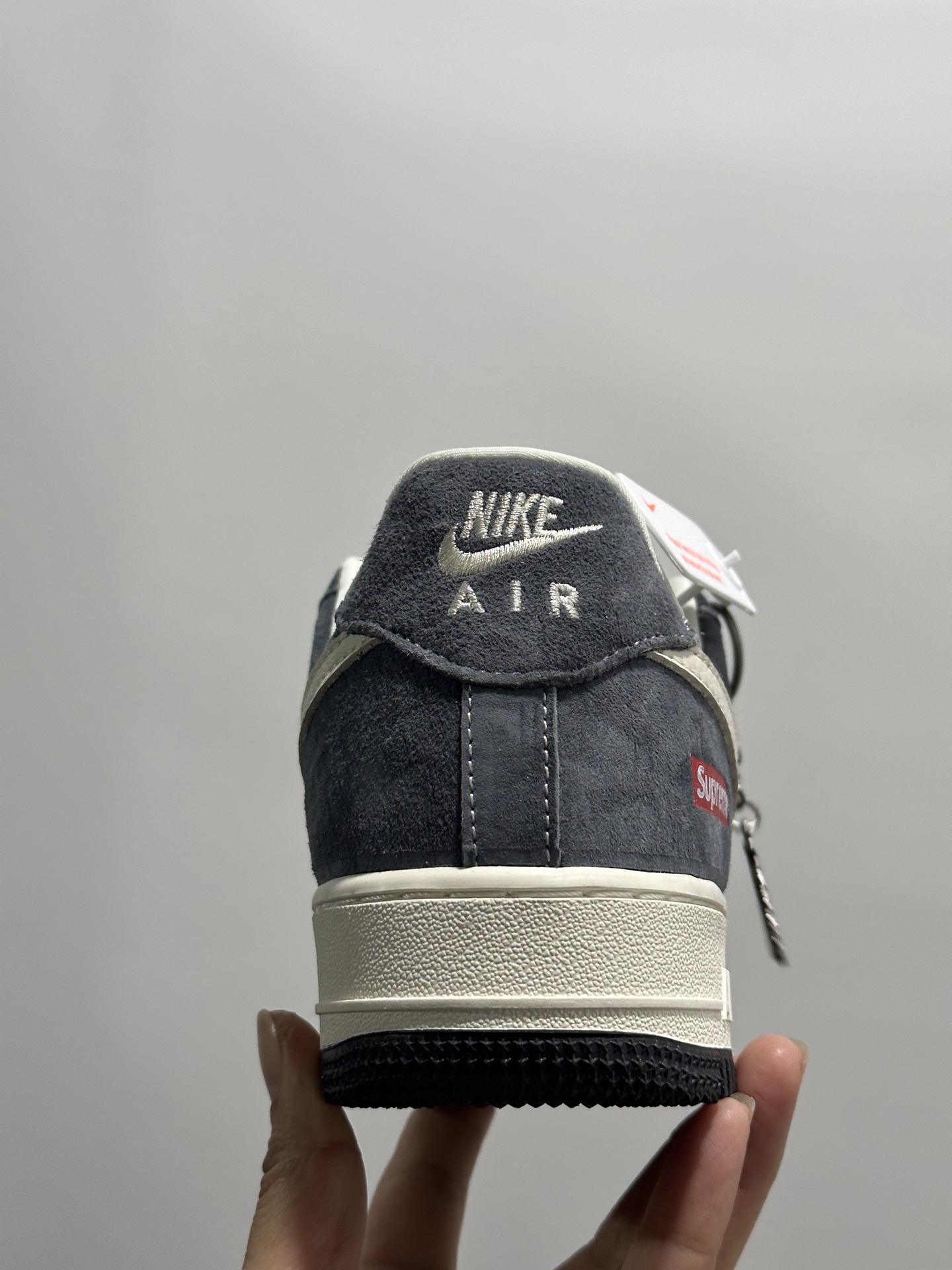 💰270
海外限量发售！公司级NIke Air Force 1 '07 Low &ldquo;马年限定--赤砂丹红&rdquo; 空军一号低帮 运动鞋 休闲鞋  折边针车  工艺难度大 原楦头原纸板  高端定制鞋盒 原厂鞋底 超高清洁度 细节完美
货号：DF0188-134
Size：36 36.5 37.5 38 38.5 39 40 40.5 41 42 42.5 43 44 44.5 45x69
编码GL129940