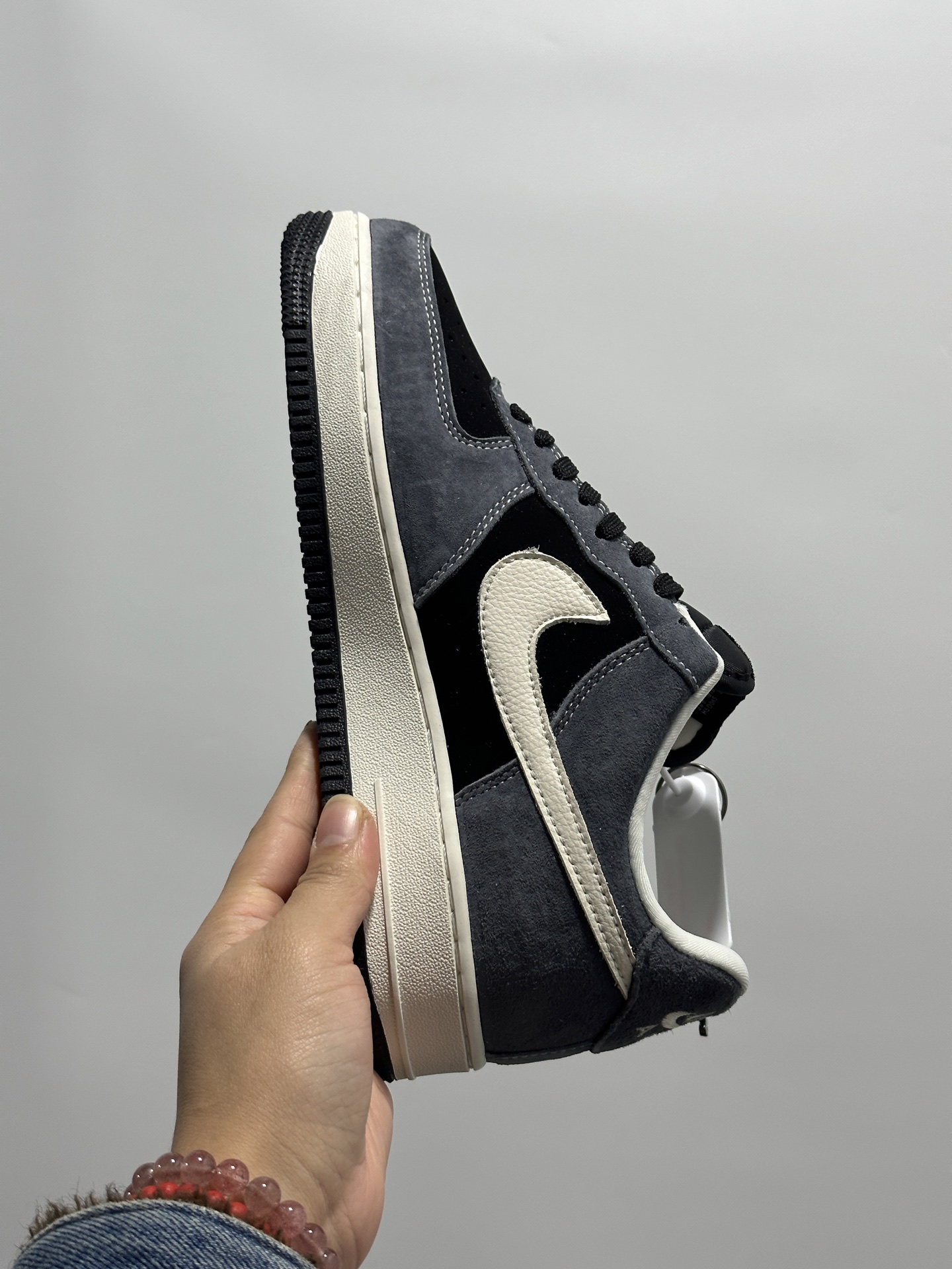 💰270
海外限量发售！公司级NIke Air Force 1 '07 Low &ldquo;马年限定--赤砂丹红&rdquo; 空军一号低帮 运动鞋 休闲鞋  折边针车  工艺难度大 原楦头原纸板  高端定制鞋盒 原厂鞋底 超高清洁度 细节完美
货号：DF0188-134
Size：36 36.5 37.5 38 38.5 39 40 40.5 41 42 42.5 43 44 44.5 45x69
编码GL129940