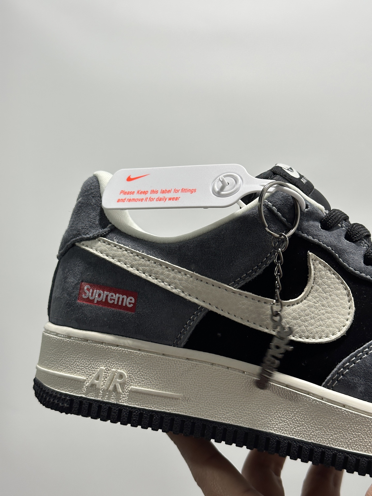 💰270
海外限量发售！公司级NIke Air Force 1 '07 Low &ldquo;马年限定--赤砂丹红&rdquo; 空军一号低帮 运动鞋 休闲鞋  折边针车  工艺难度大 原楦头原纸板  高端定制鞋盒 原厂鞋底 超高清洁度 细节完美
货号：DF0188-134
Size：36 36.5 37.5 38 38.5 39 40 40.5 41 42 42.5 43 44 44.5 45x69
编码GL129940