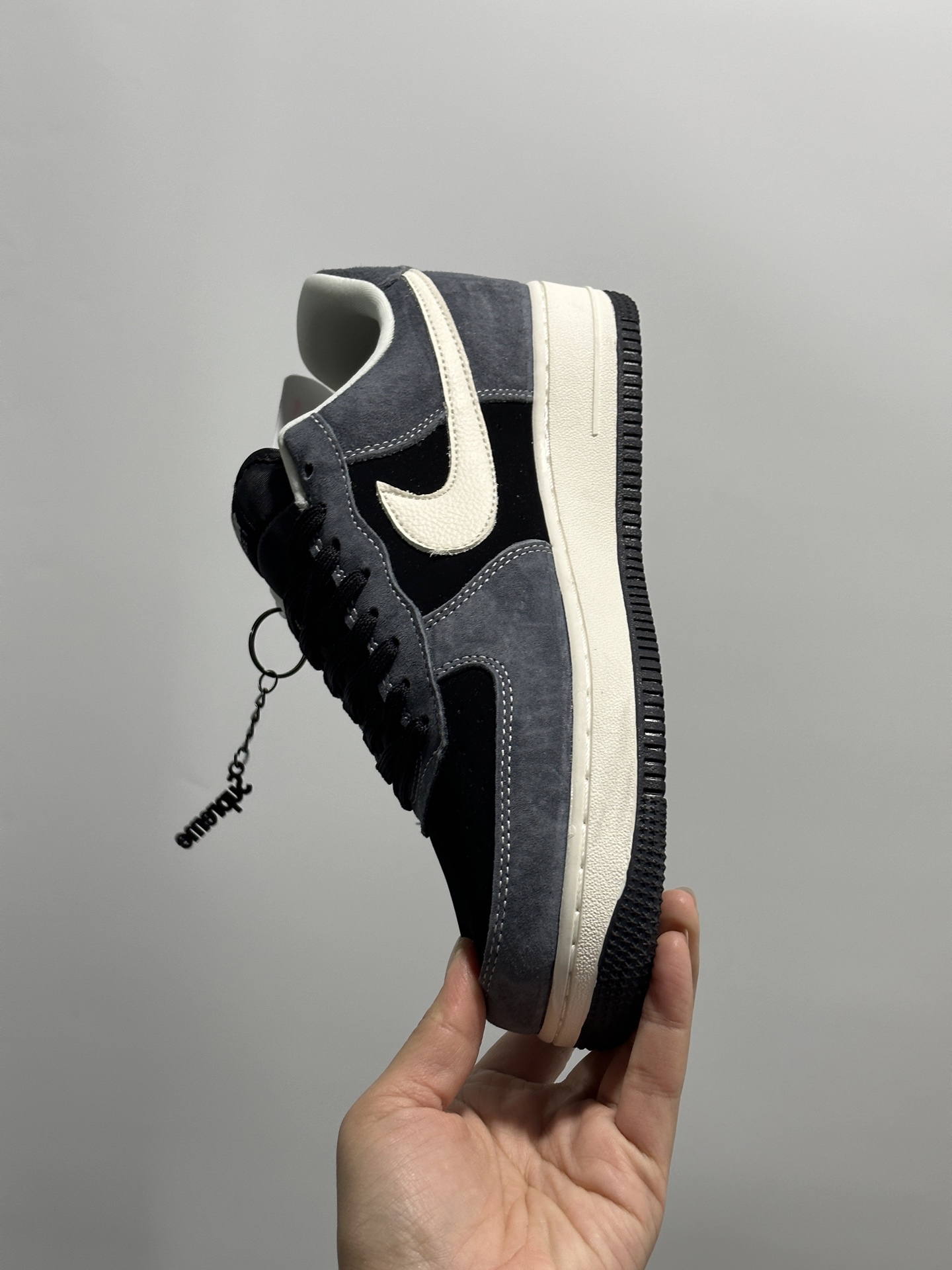 💰270
海外限量发售！公司级NIke Air Force 1 '07 Low &ldquo;马年限定--赤砂丹红&rdquo; 空军一号低帮 运动鞋 休闲鞋  折边针车  工艺难度大 原楦头原纸板  高端定制鞋盒 原厂鞋底 超高清洁度 细节完美
货号：DF0188-134
Size：36 36.5 37.5 38 38.5 39 40 40.5 41 42 42.5 43 44 44.5 45x69
编码GL129940