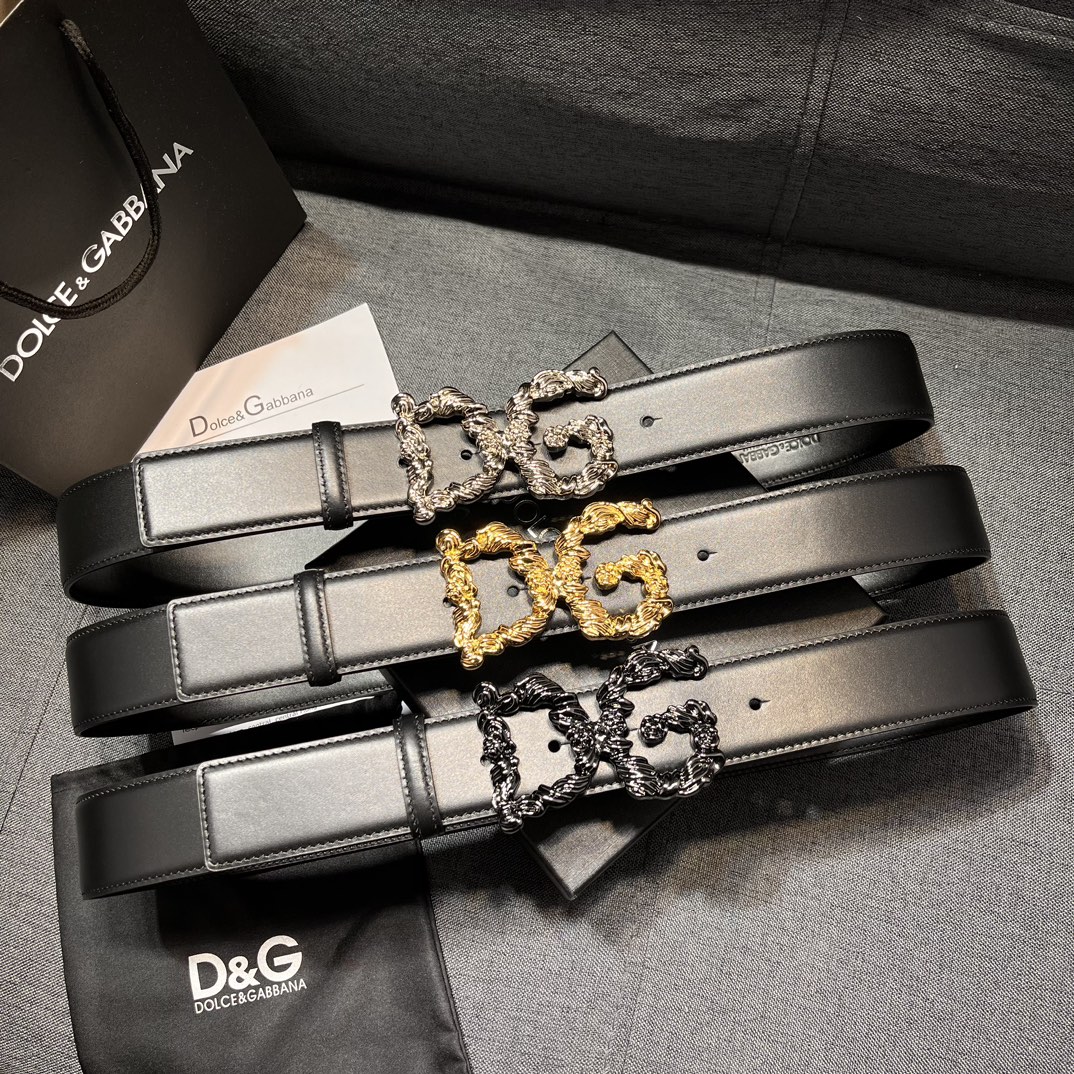   DG，宽4.0cm  Dolce&Gabbana 新款 金色电镀金属徽标搭扣•搭扣下方设有点扣• 无