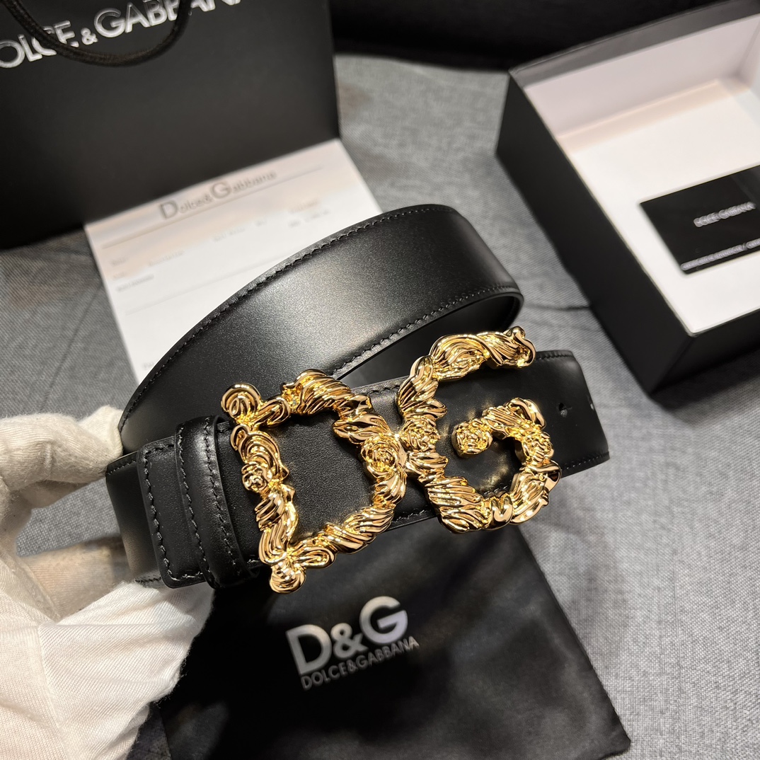   DG，宽4.0cm  Dolce&Gabbana 新款 金色电镀金属徽标搭扣•搭扣下方设有点扣• 无