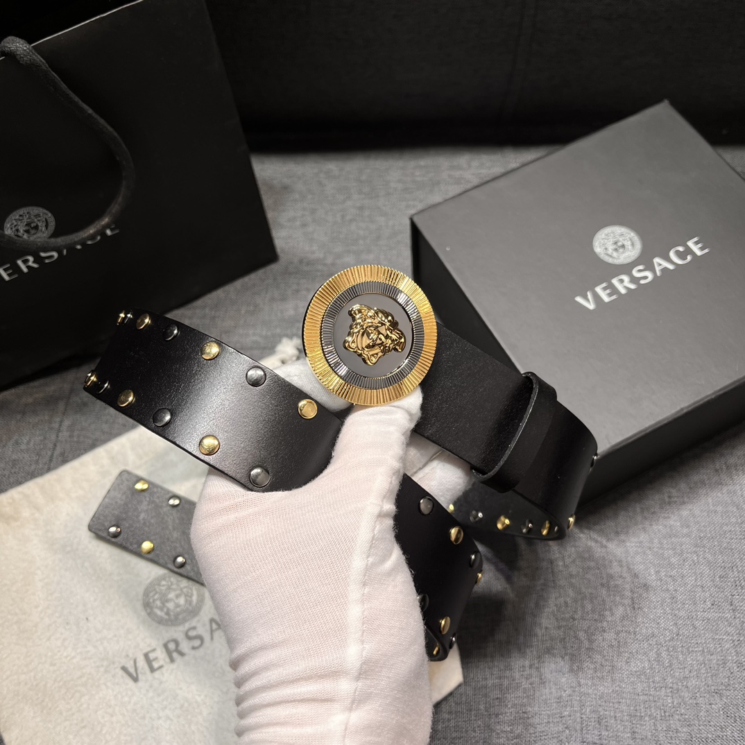   范思哲 宽4.0cm  新款 皮革腰带，以经典 Versace 美杜莎头像装饰，皮带配有闪亮双色五金