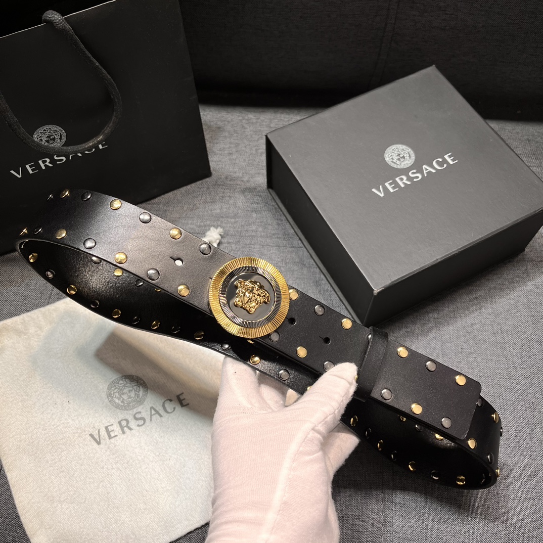   范思哲 宽4.0cm  新款 皮革腰带，以经典 Versace 美杜莎头像装饰，皮带配有闪亮双色五金