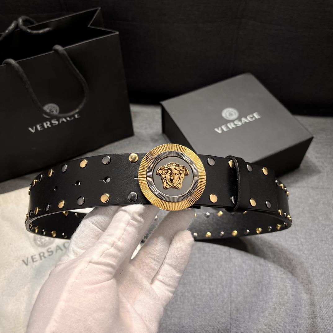   范思哲 宽4.0cm  新款 皮革腰带，以经典 Versace 美杜莎头像装饰，皮带配有闪亮双色五金