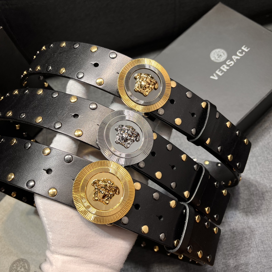   范思哲 宽4.0cm  新款 皮革腰带，以经典 Versace 美杜莎头像装饰，皮带配有闪亮双色五金