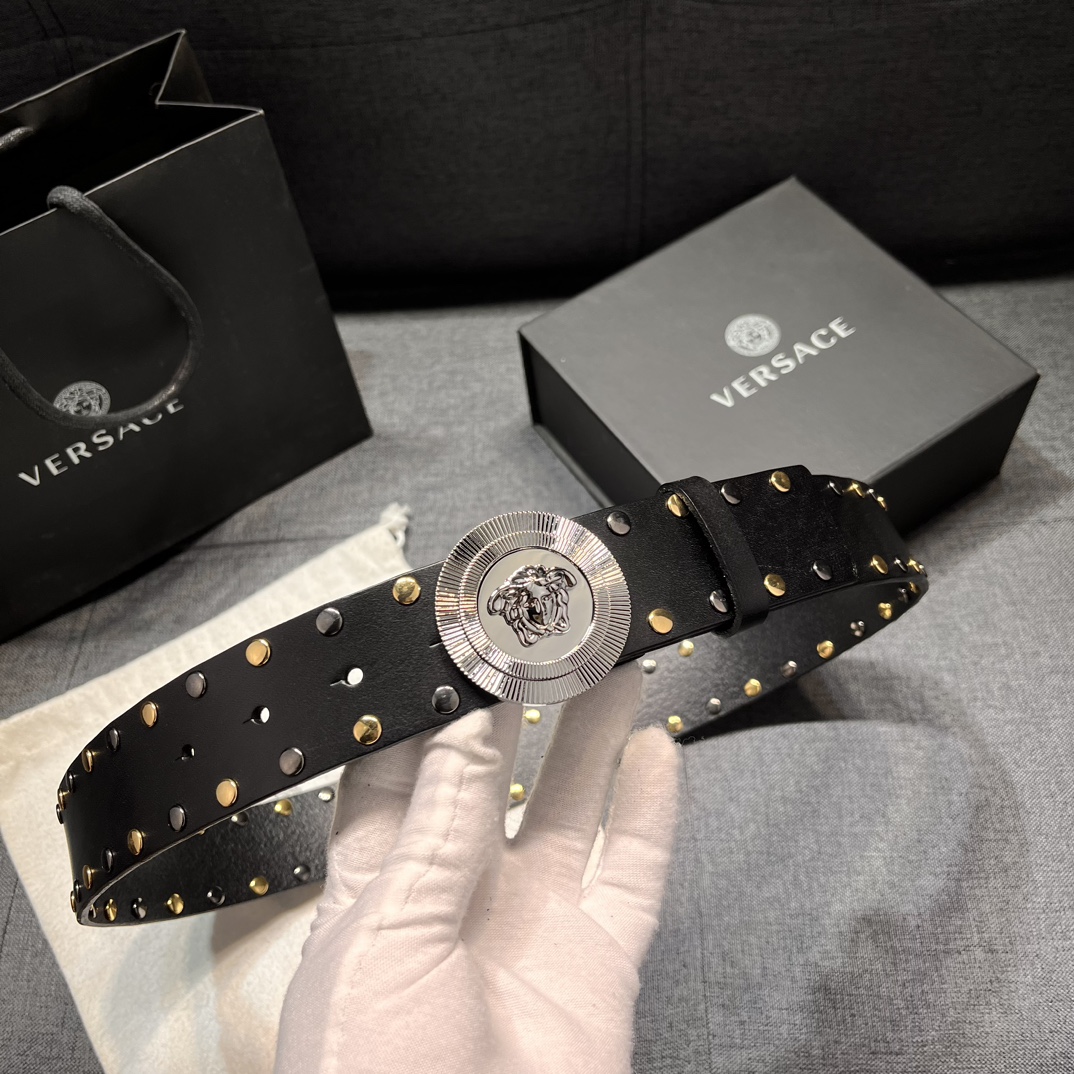  范思哲 宽4.0cm  新款 皮革腰带，以经典 Versace 美杜莎头像装饰，皮带配有闪亮双色五金