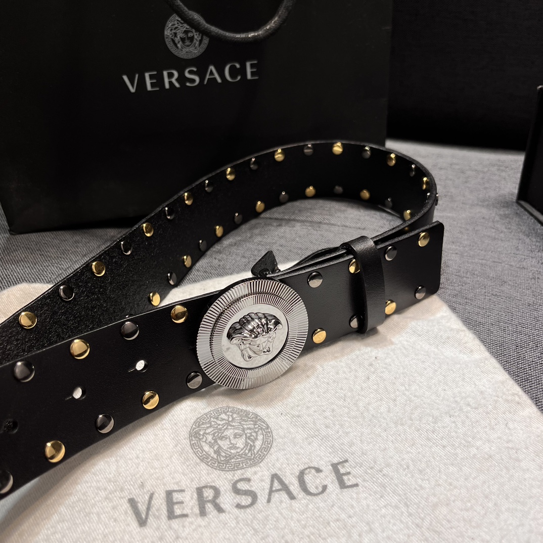   范思哲 宽4.0cm  新款 皮革腰带，以经典 Versace 美杜莎头像装饰，皮带配有闪亮双色五金