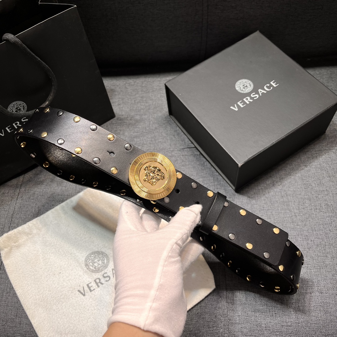   范思哲 宽4.0cm  新款 皮革腰带，以经典 Versace 美杜莎头像装饰，皮带配有闪亮双色五金