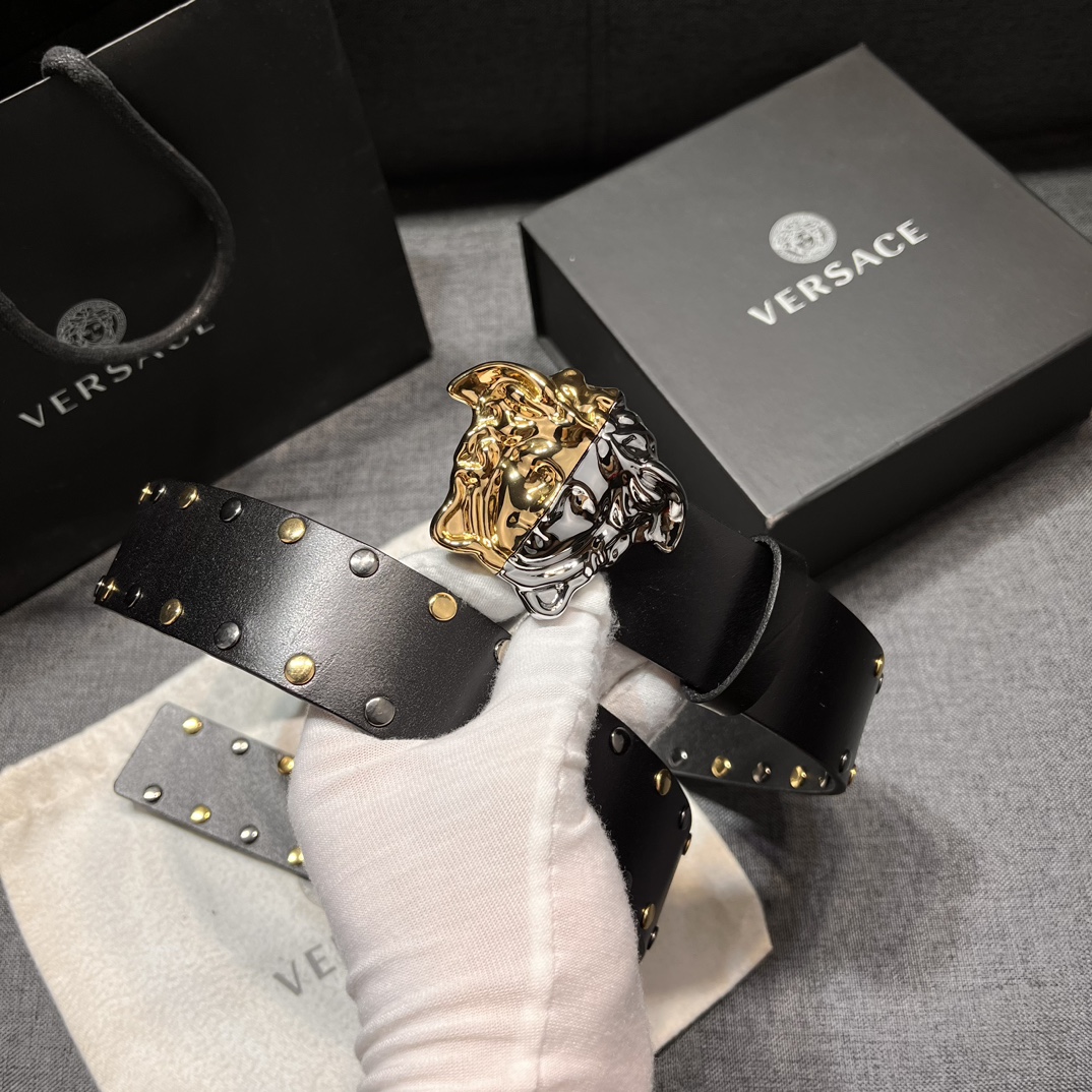   范思哲 宽4.0cm  新款 皮革腰带，以经典 Versace 美杜莎头像装饰，皮带配有闪亮双色五金